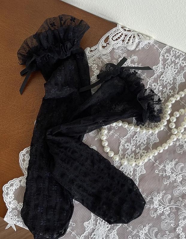 WAGUIR - Sweet Lolita Thin Calf Socks with Ruffled Cuffs Black One Size (suitable for sizes 35-39)