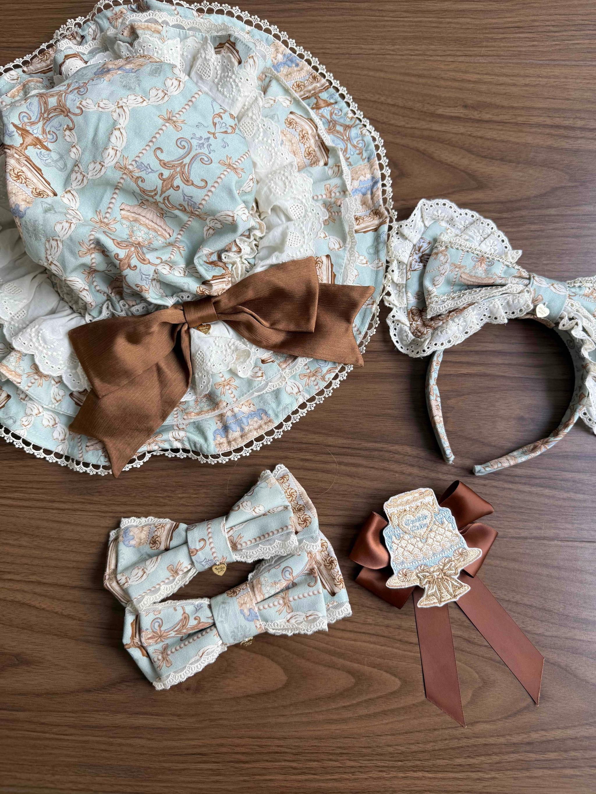 Wendy's Wardrobe - Macaron Bear - Kawaii Lolita Headdress, Bear & Dessert Inspired A Mint-Green Hat
