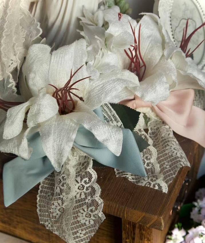 Moon gazing Lily - Classic Lolita Faux Lily Accessories Hairclip (only one) Pink