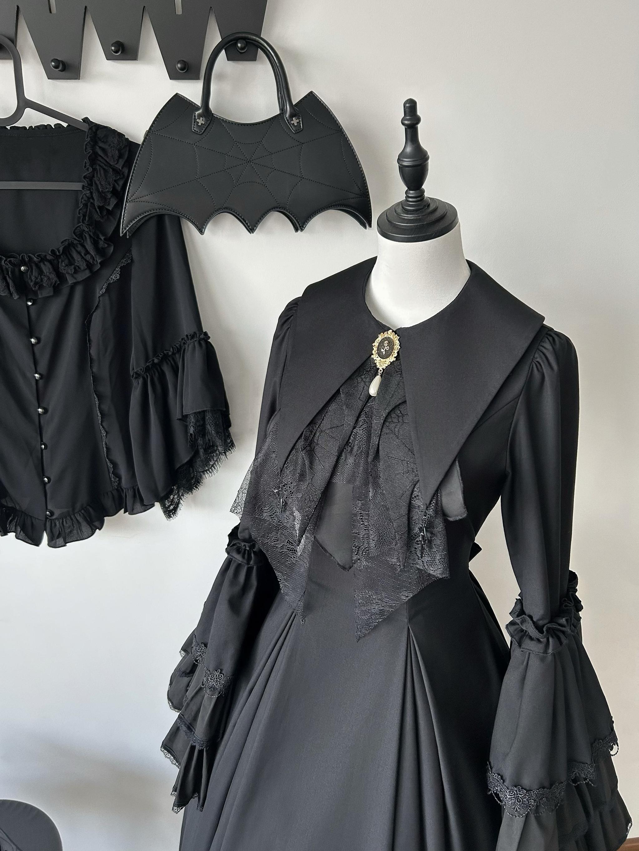 Muppet Mind Ben - Garden Witch - Gothic Lolita Dress Outfit Pointed Collar OP Batwing Cape