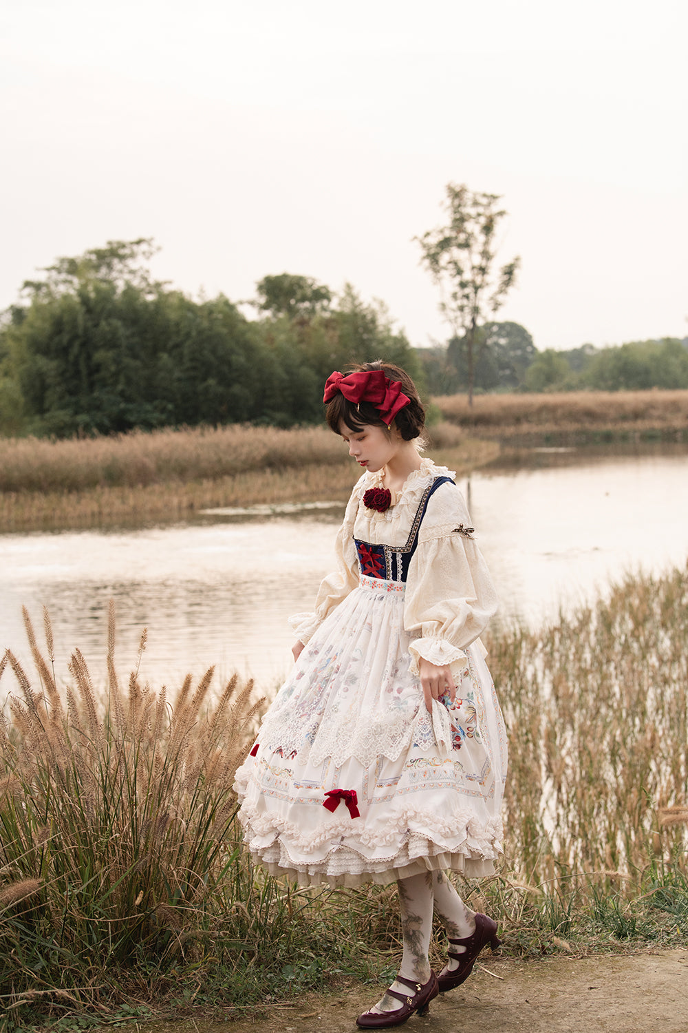 Miss Point - Rich Hymn - Lolita Bavarian Countryside Lace Embroidery Apron