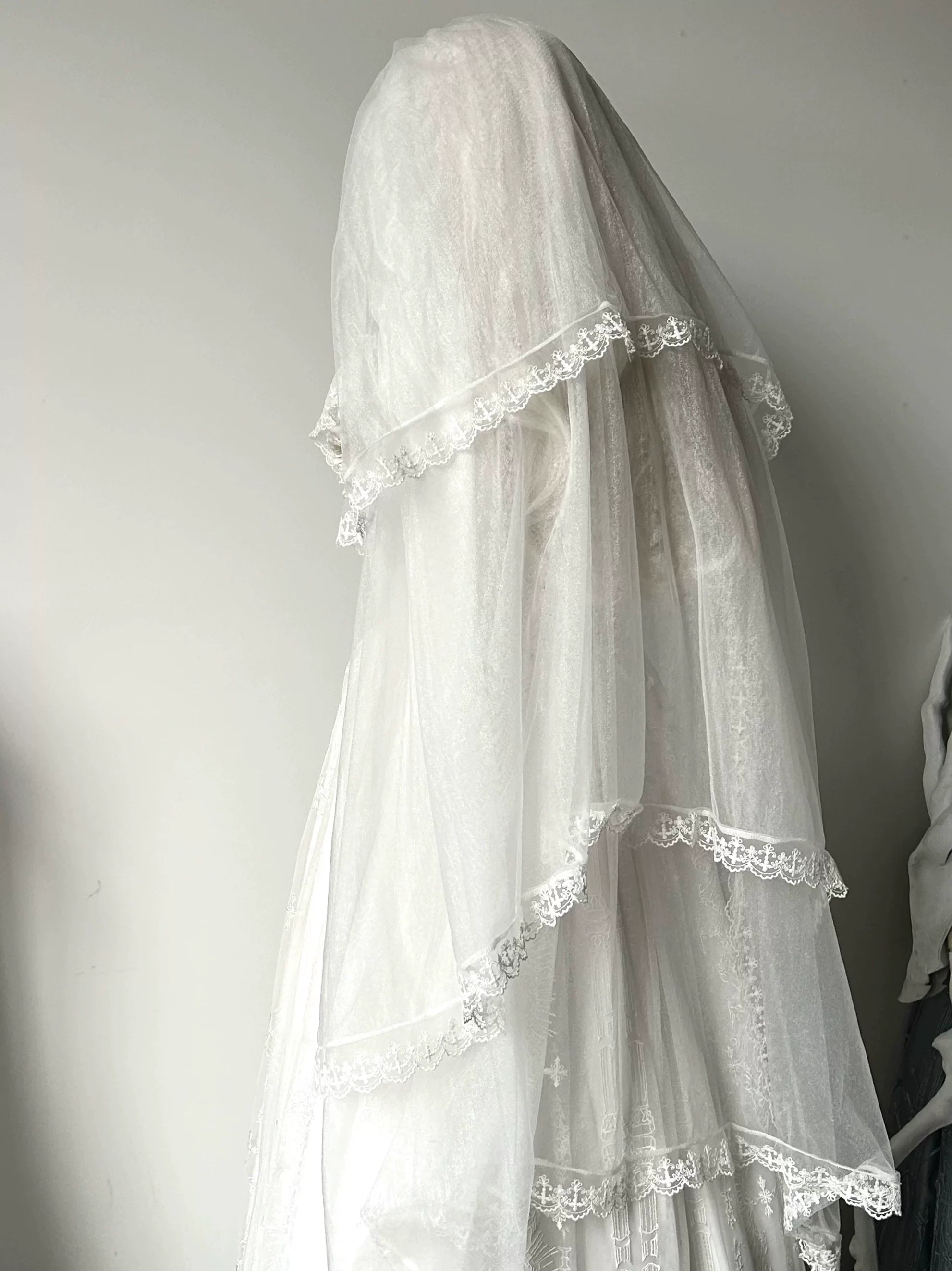 Genesis and Armageddon - Gothic Lolita Accessory, Skeleton Hand Decoration White - Three-Tier Long Veil One Size