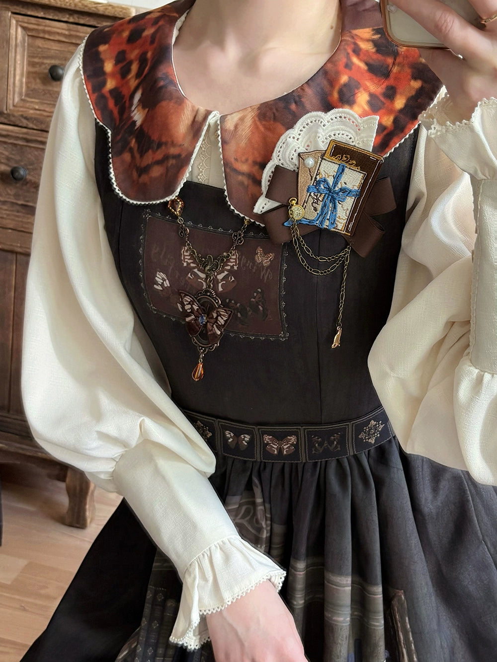 Miss Point - German Bookshelf - Classic Lolita Blouse, Butterfly-Shaped Collar 44025:792021
