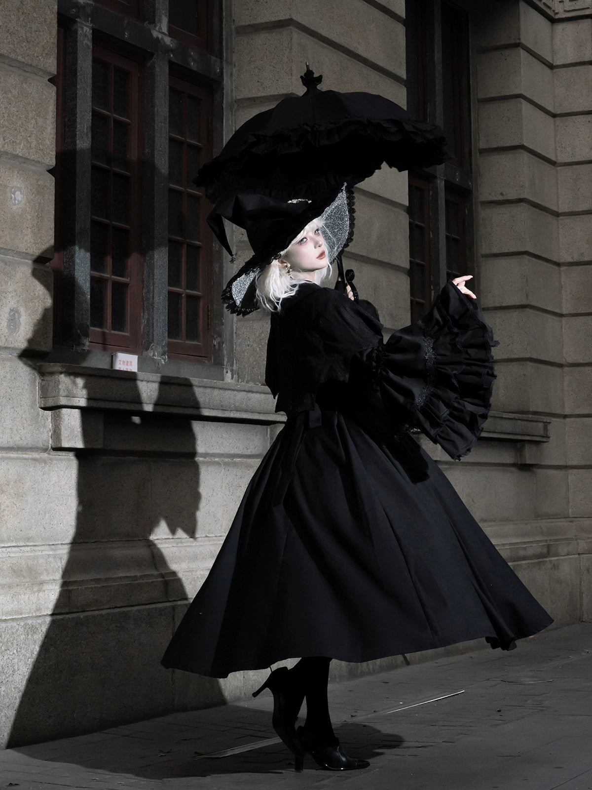 Muppet Mind Ben - Garden Witch - Gothic Lolita Dress Outfit Pointed Collar OP Batwing Cape