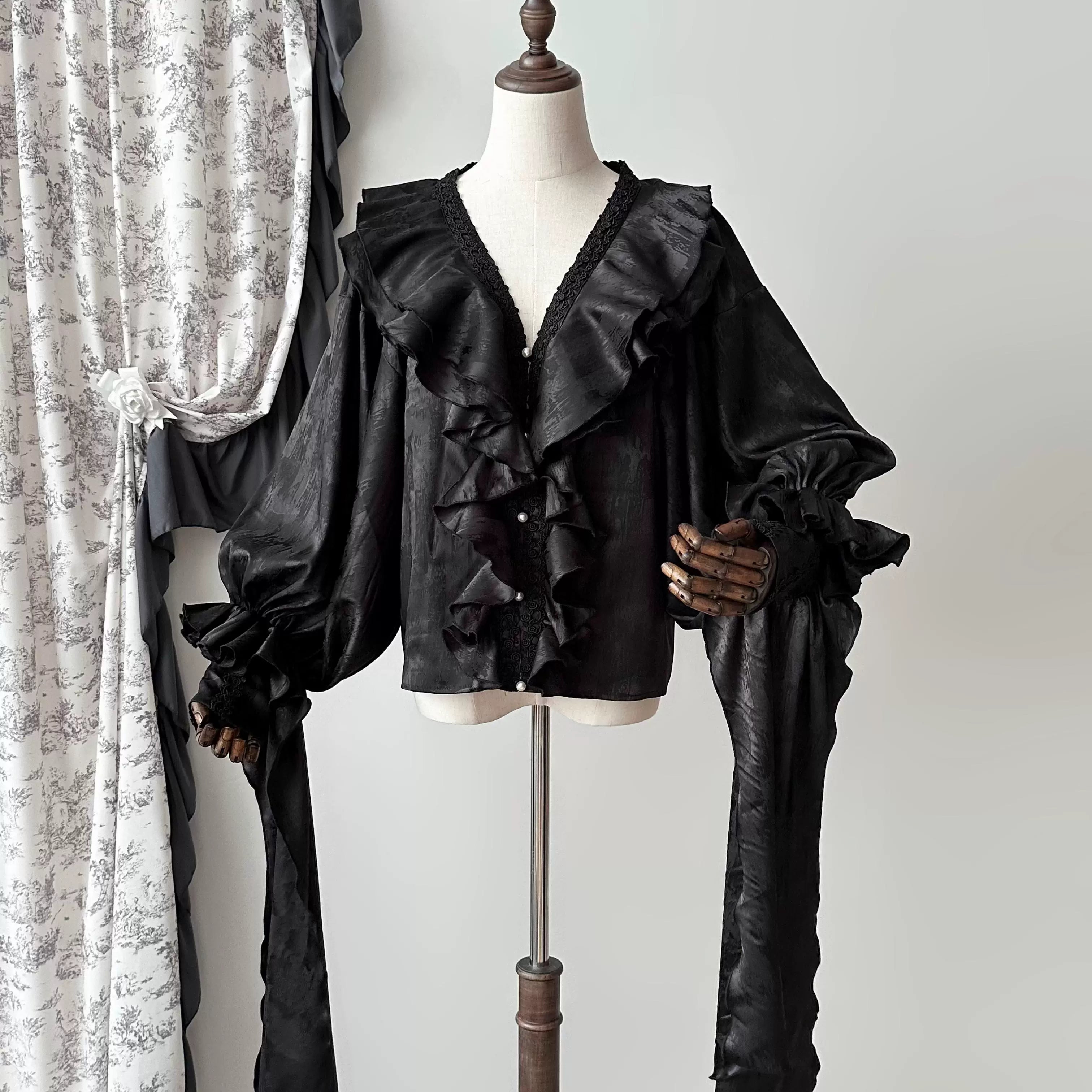 Muppet Mind Ben - Oracle Top - Gothic Lolita Blouse Long Bat Sleeve Shirt Black - S