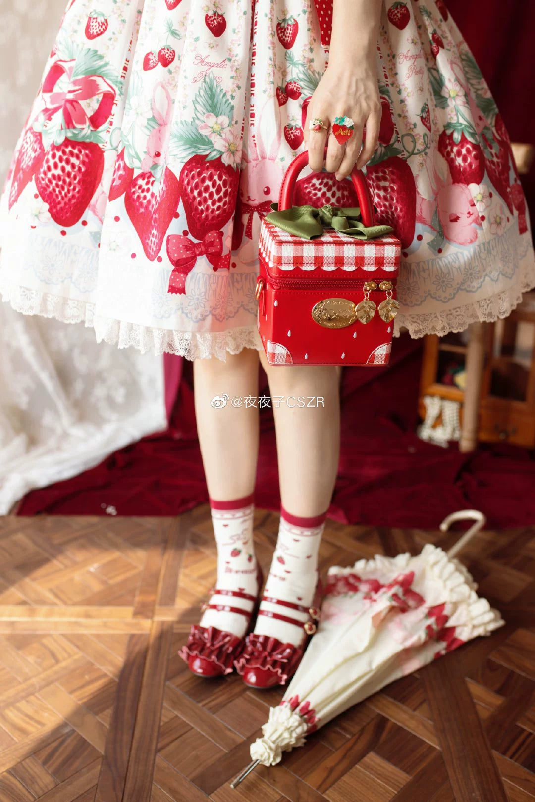 Yukines Box - Kawaii Lolita Strawberry Bunny Print Socks
