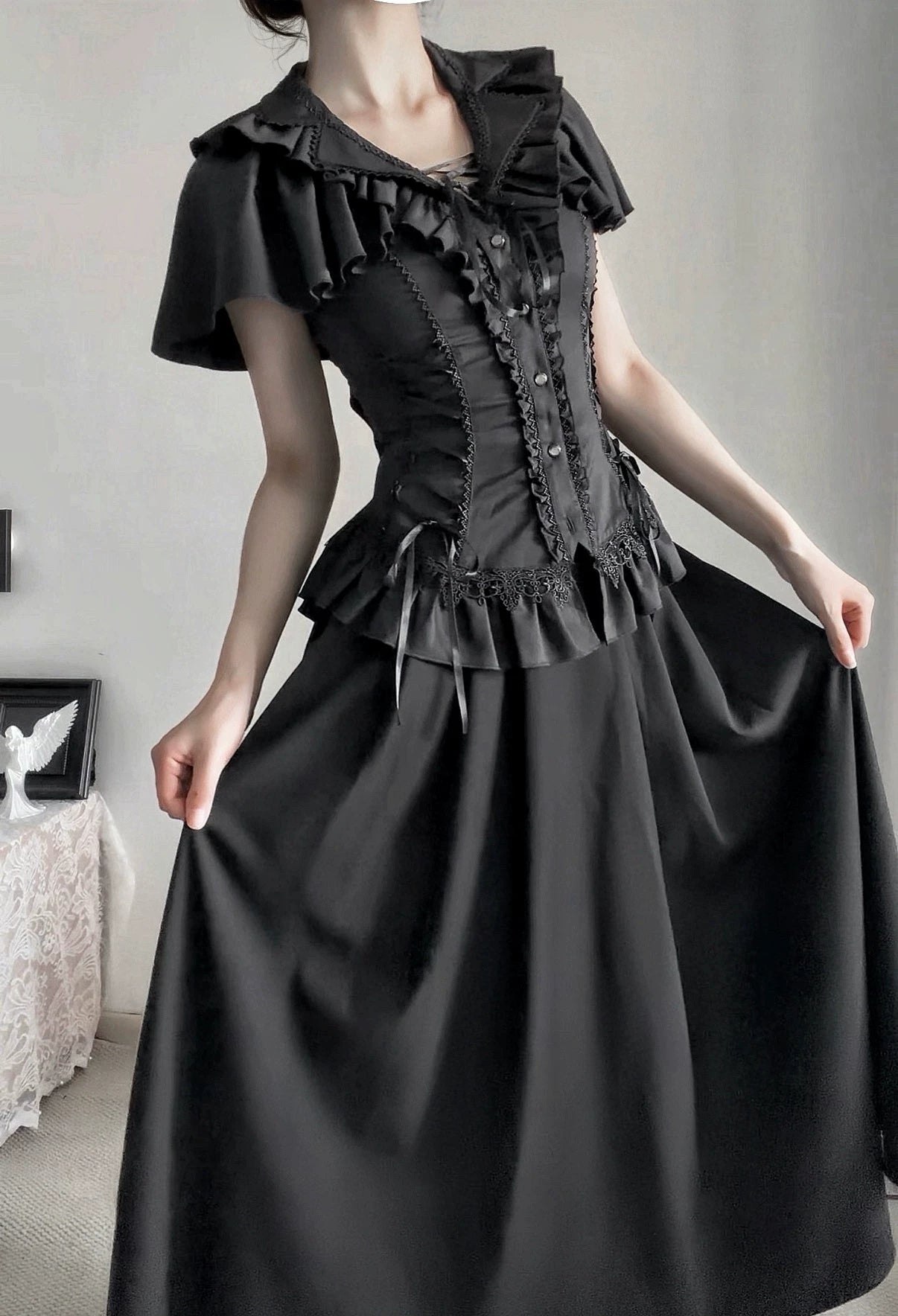 Cocoon Prelude - Gothic Lolita Capelet-Sleeve Blouse