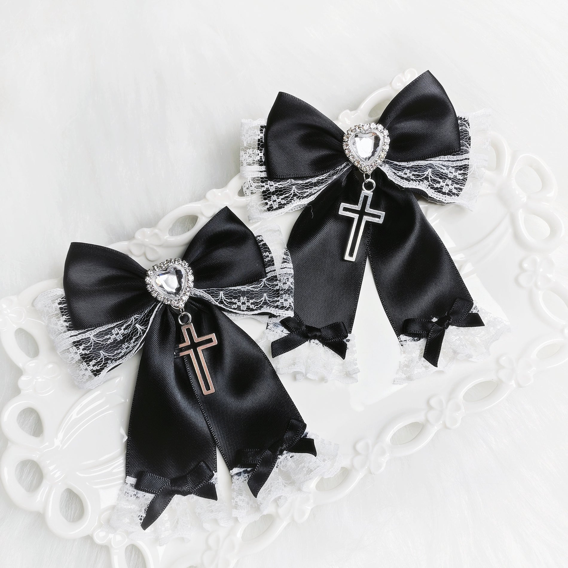 Rabbit Lolita - Landmine - Gothic Lolita Bow Clips Love Lace Cross Hair Accessory Black and white
