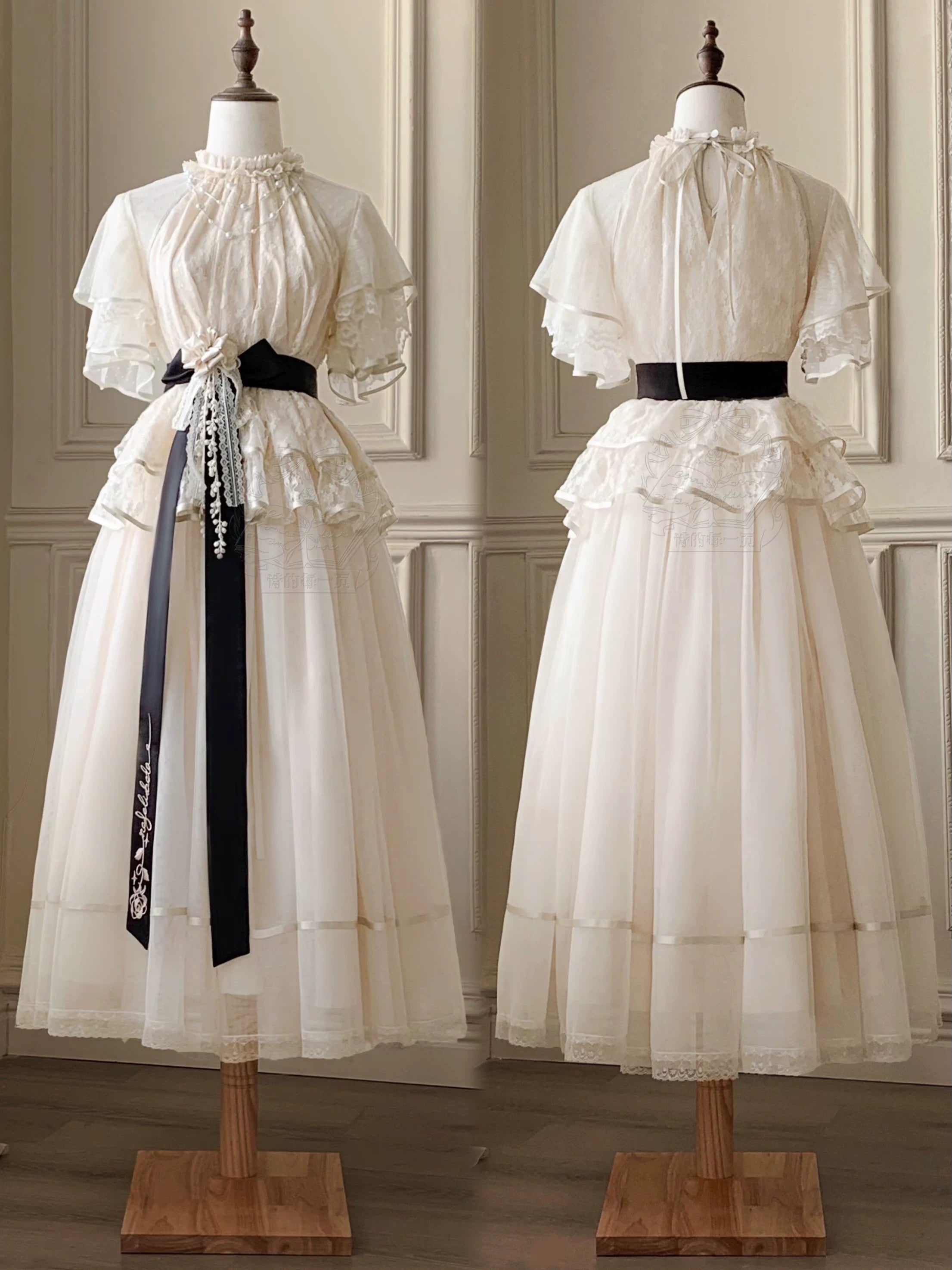 Moonlight Ode - Classic Lolita Lace Halter-neck Blouse & Tulle Skirt Set