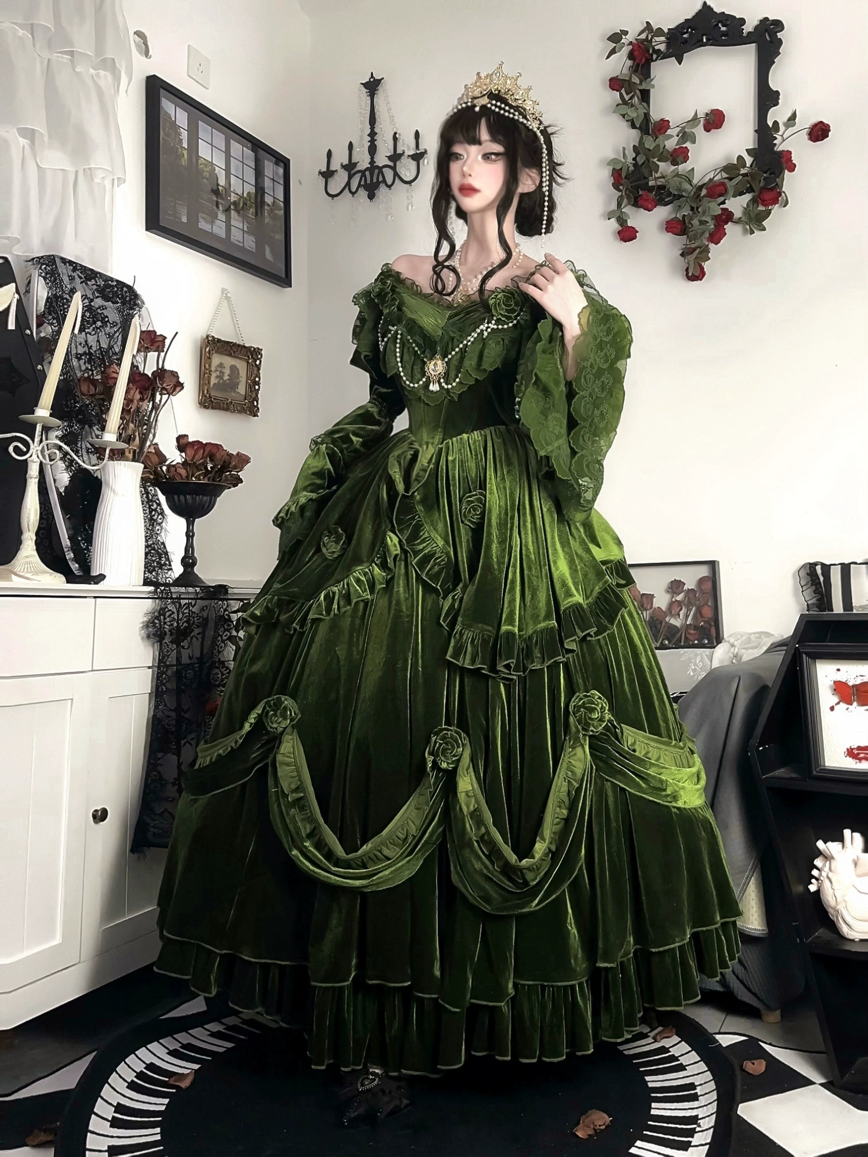Meowing and fruity - Tana Manor - Classic Lolita OP Dress, Floral Decoration S Velvet green