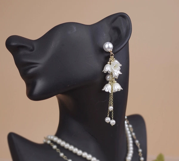 Rose of Sharon - Lily Miss - Elegant Lolita Pearl Necklace and Earrings Set a pair of earrings