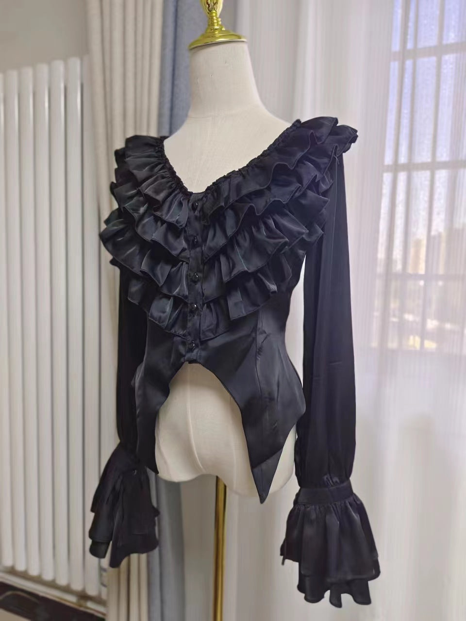 Acorn Lolita - Penetrating - Gothic Lolita Shirt with Long Sleeve and Rib Style Ruffles Black XS