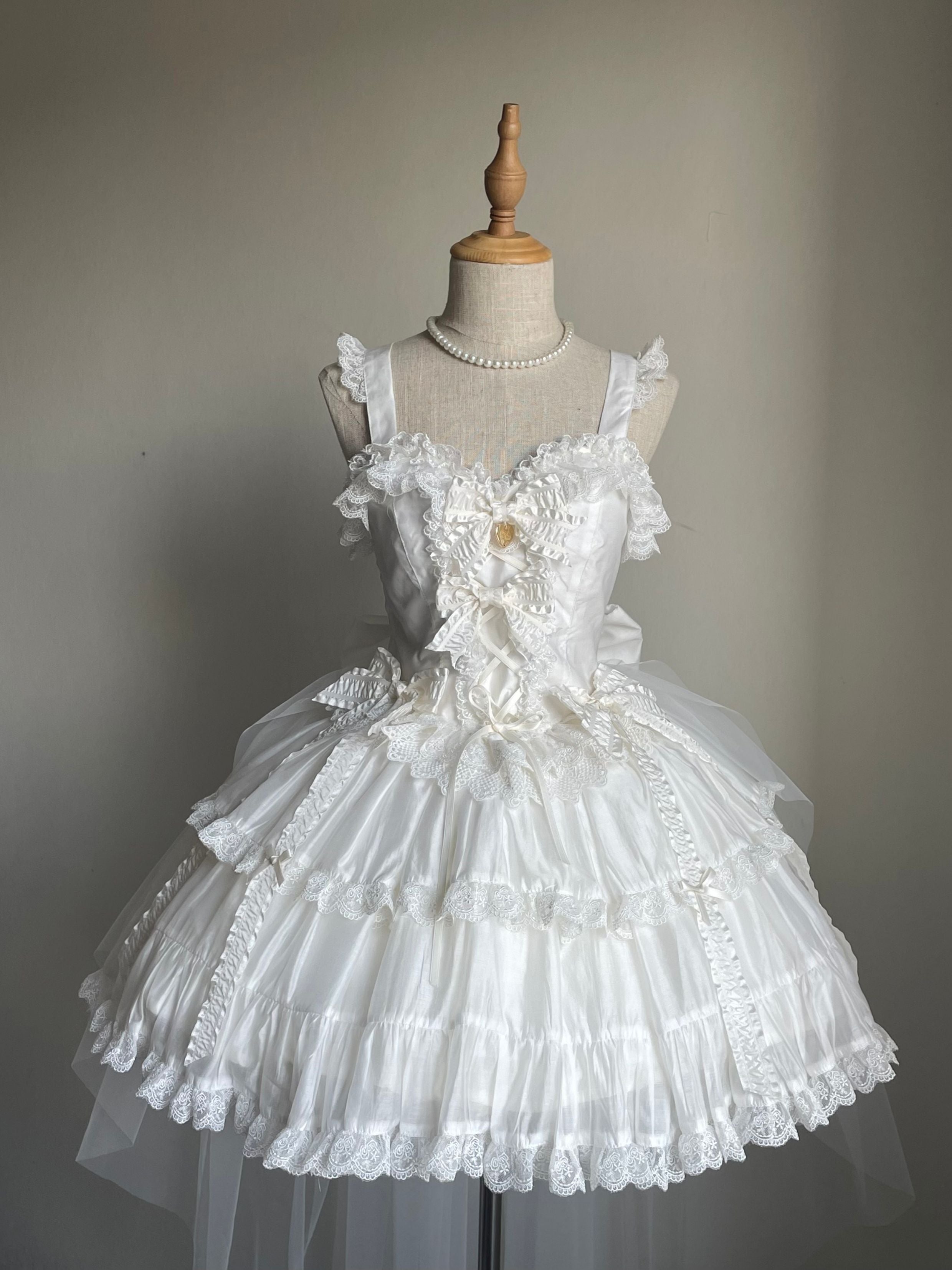 Kuma - Revolver Sweetie - Coordinated White Sweet Lolita Set with Heart-Shaped Bodice