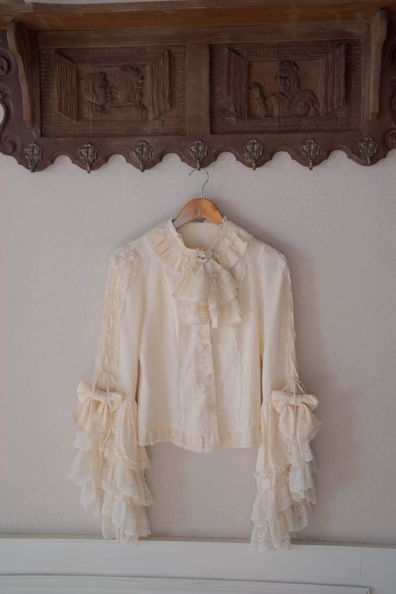 Encounter Spring - Classic Lolita Hime Sleeve Blouse, Detachable Jabot 45225:841303