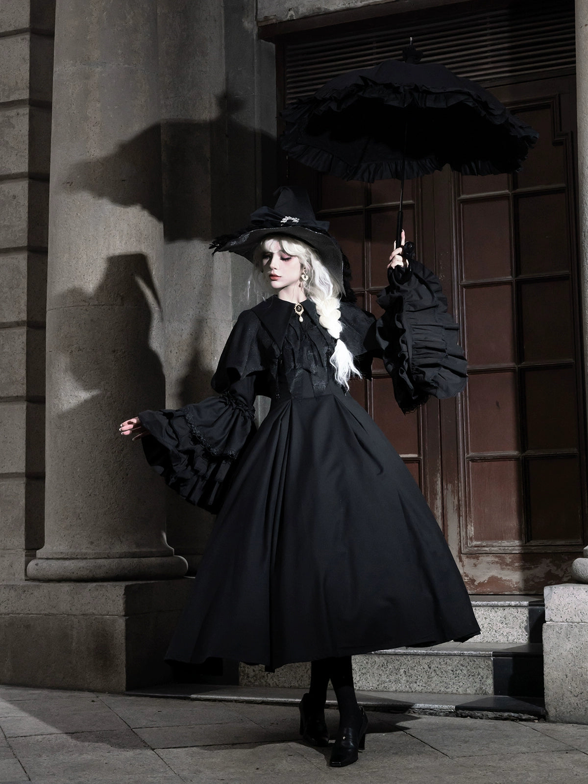 Muppet Mind Ben - Garden Witch - Gothic Lolita Dress Outfit Pointed Collar OP Batwing Cape