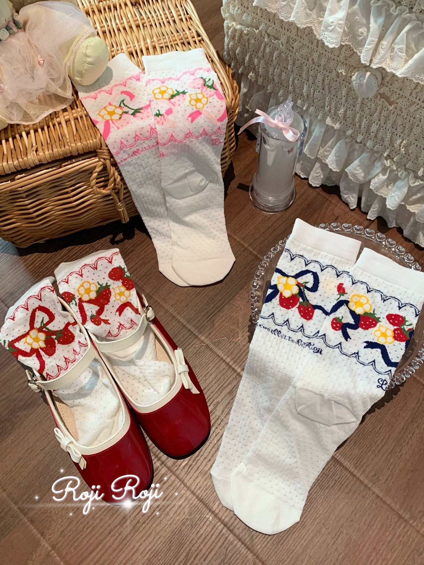 Roji Roji - Sweet Lolita Socks, Strawberry Print 43768:785078