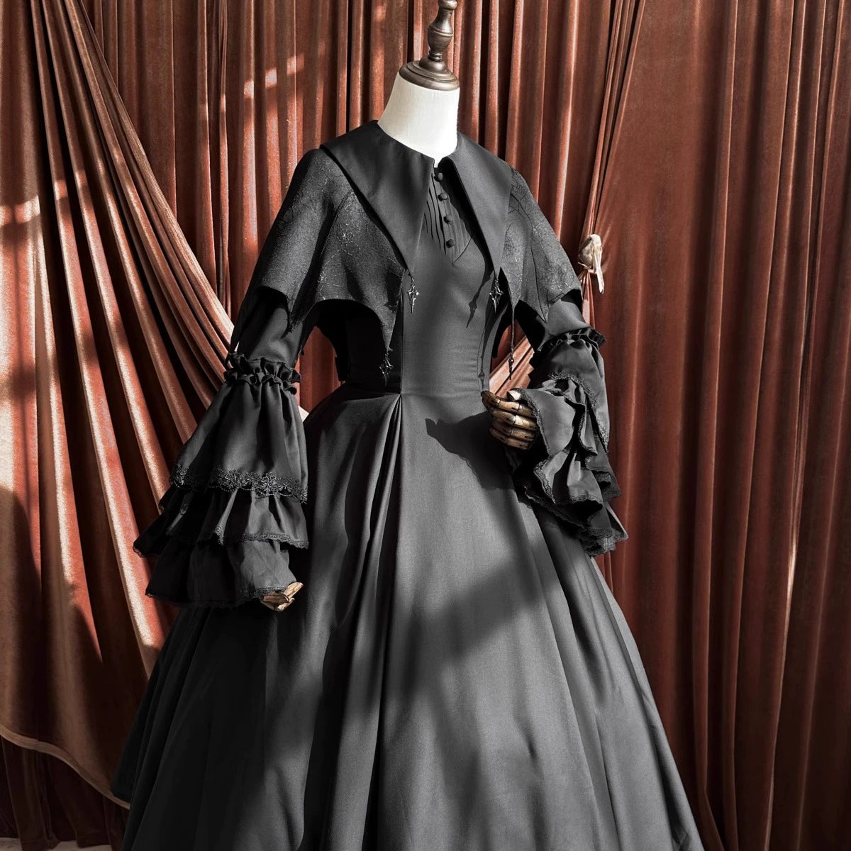 Muppet Mind Ben - Garden Witch - Gothic Lolita Dress Outfit Pointed Collar OP Batwing Cape