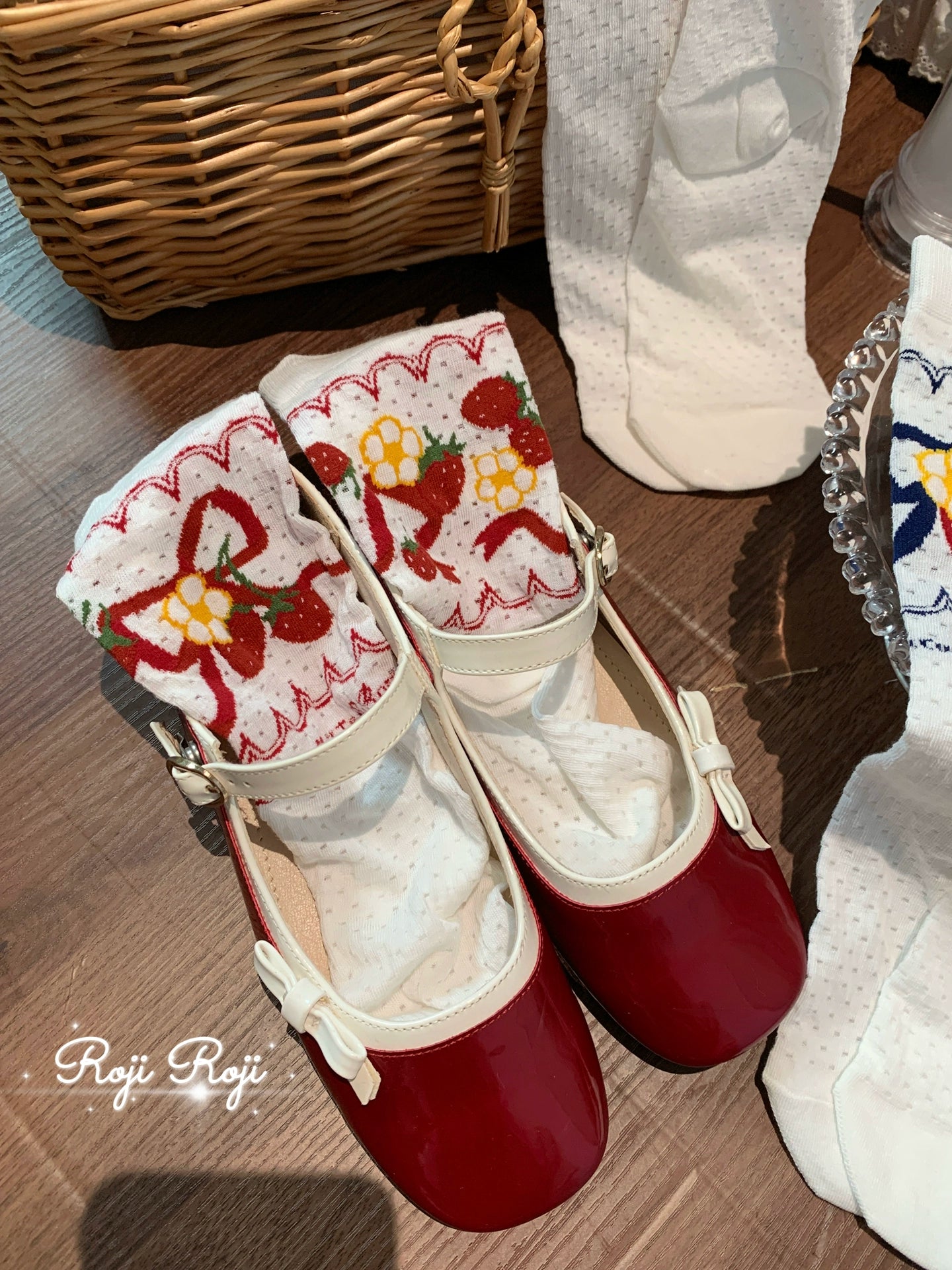 Roji Roji - Sweet Lolita Socks, Strawberry Print 43768:785079