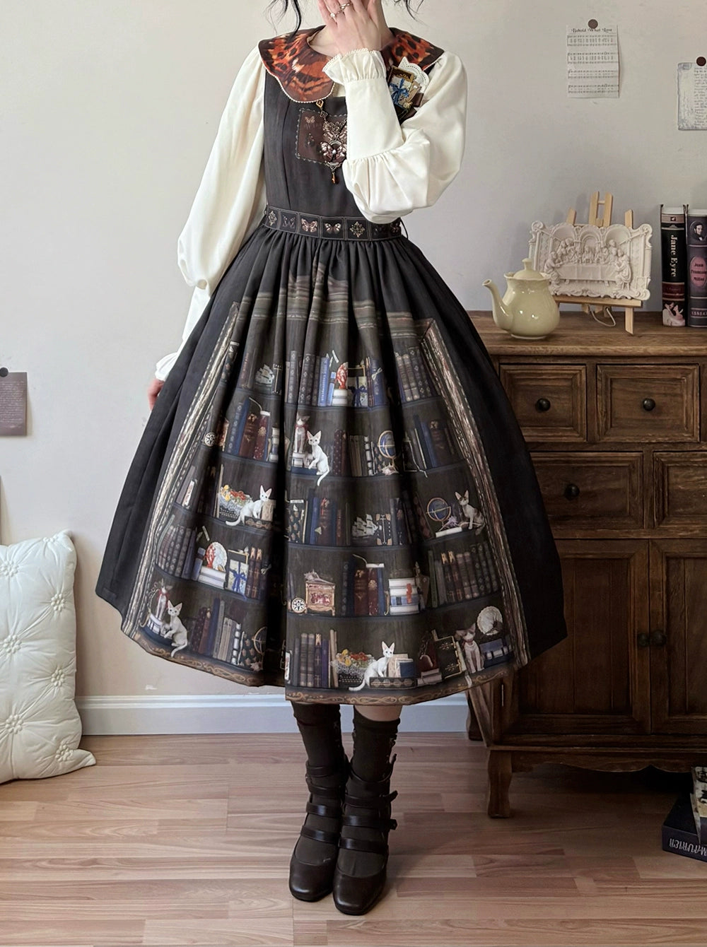 Miss Point - German Bookshelf - Classic Lolita Blouse, Butterfly-Shaped Collar 44025:792024