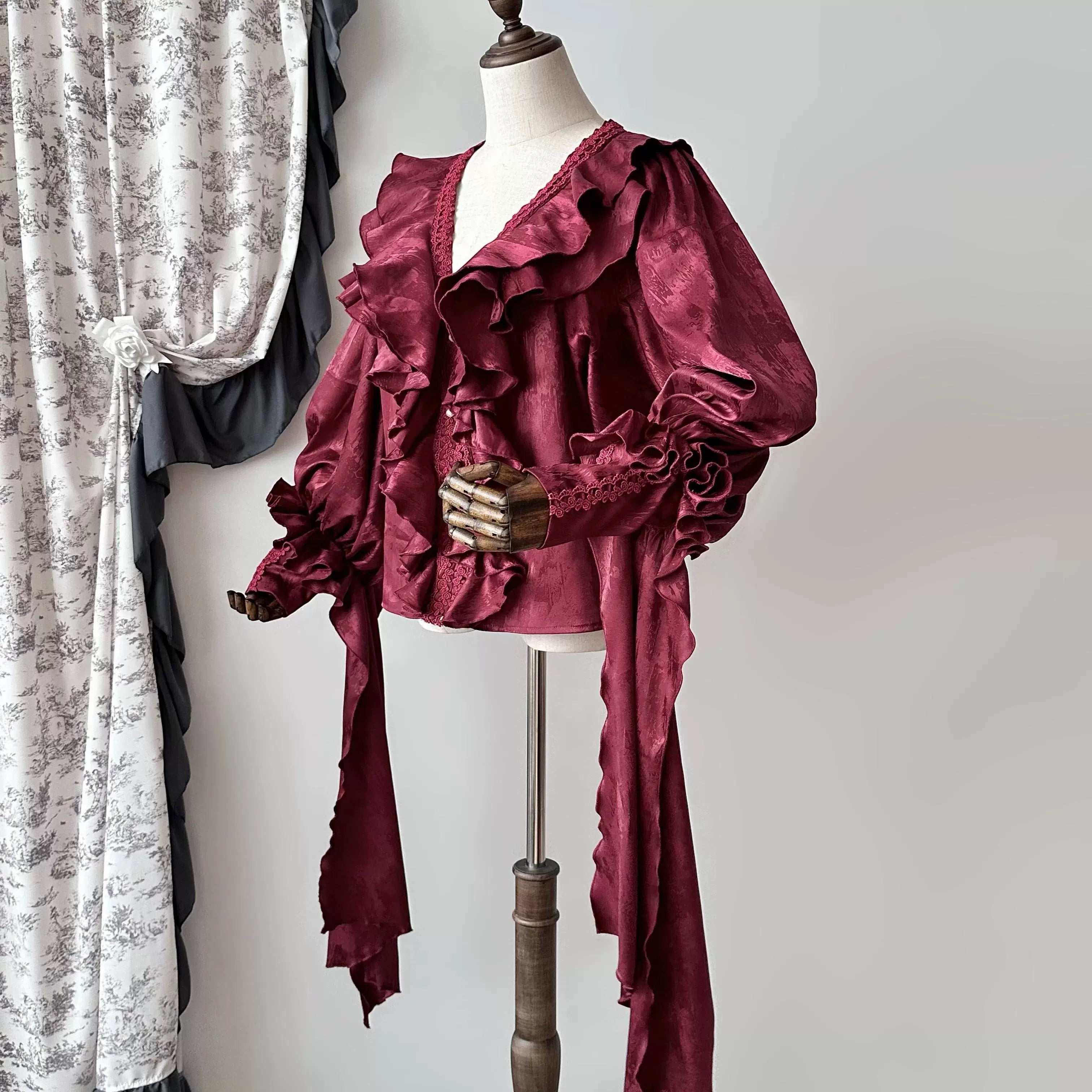 Muppet Mind Ben - Oracle Top - Gothic Lolita Blouse Long Bat Sleeve Shirt