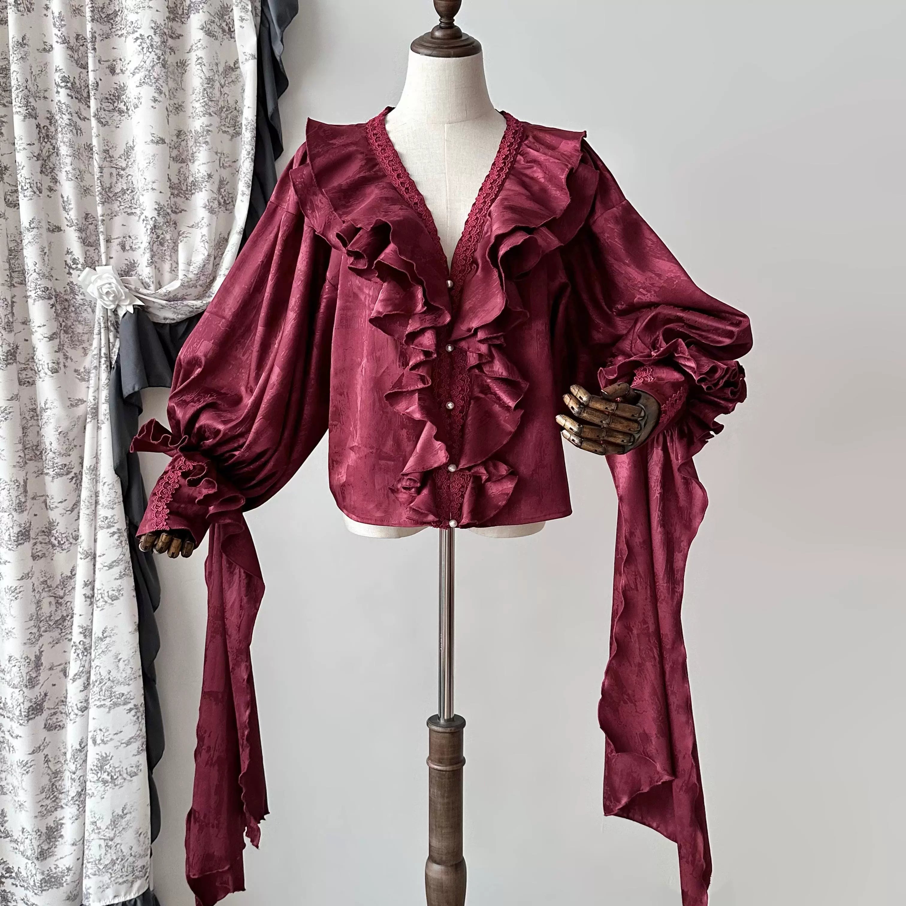 Muppet Mind Ben - Oracle Top - Gothic Lolita Blouse Long Bat Sleeve Shirt Red - S