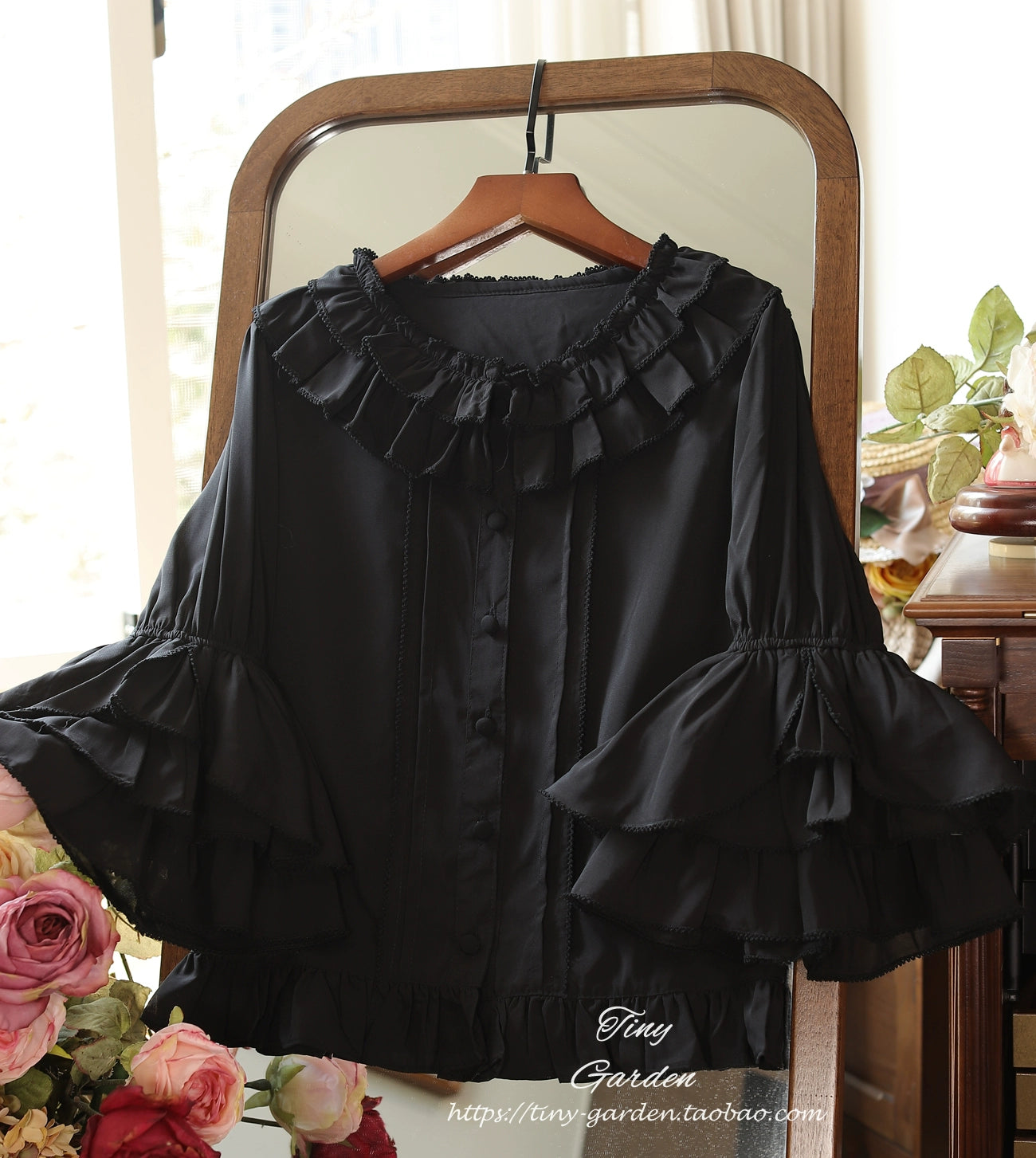 Tiny Garden - Summer Breeze 2.0 - Vintage Lolita Shirt Round Ruffled Collar/Princess Sleeves Black - Picot Trim Version S
