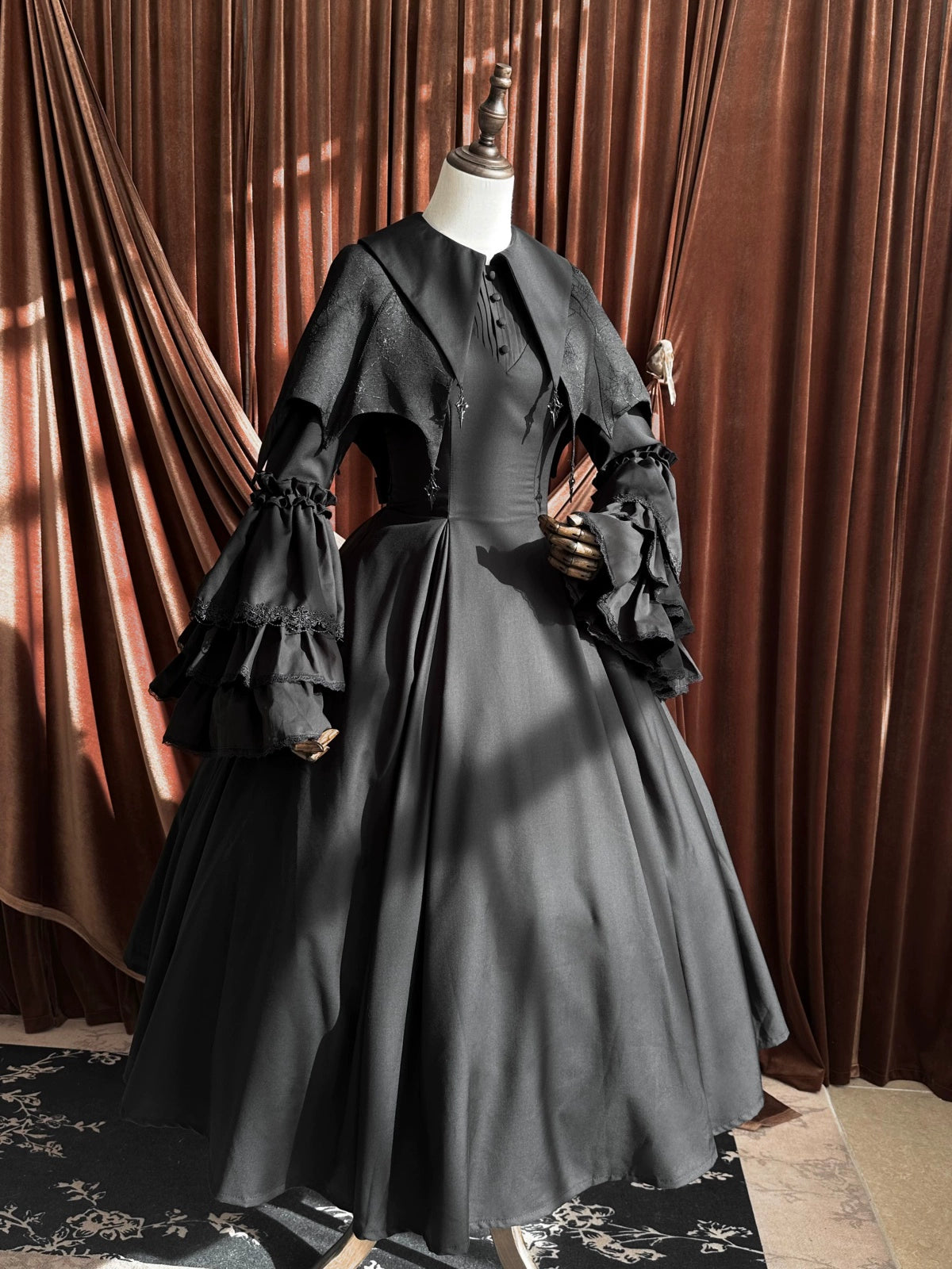 Muppet Mind Ben - Garden Witch - Gothic Lolita Dress Outfit Pointed Collar OP Batwing Cape