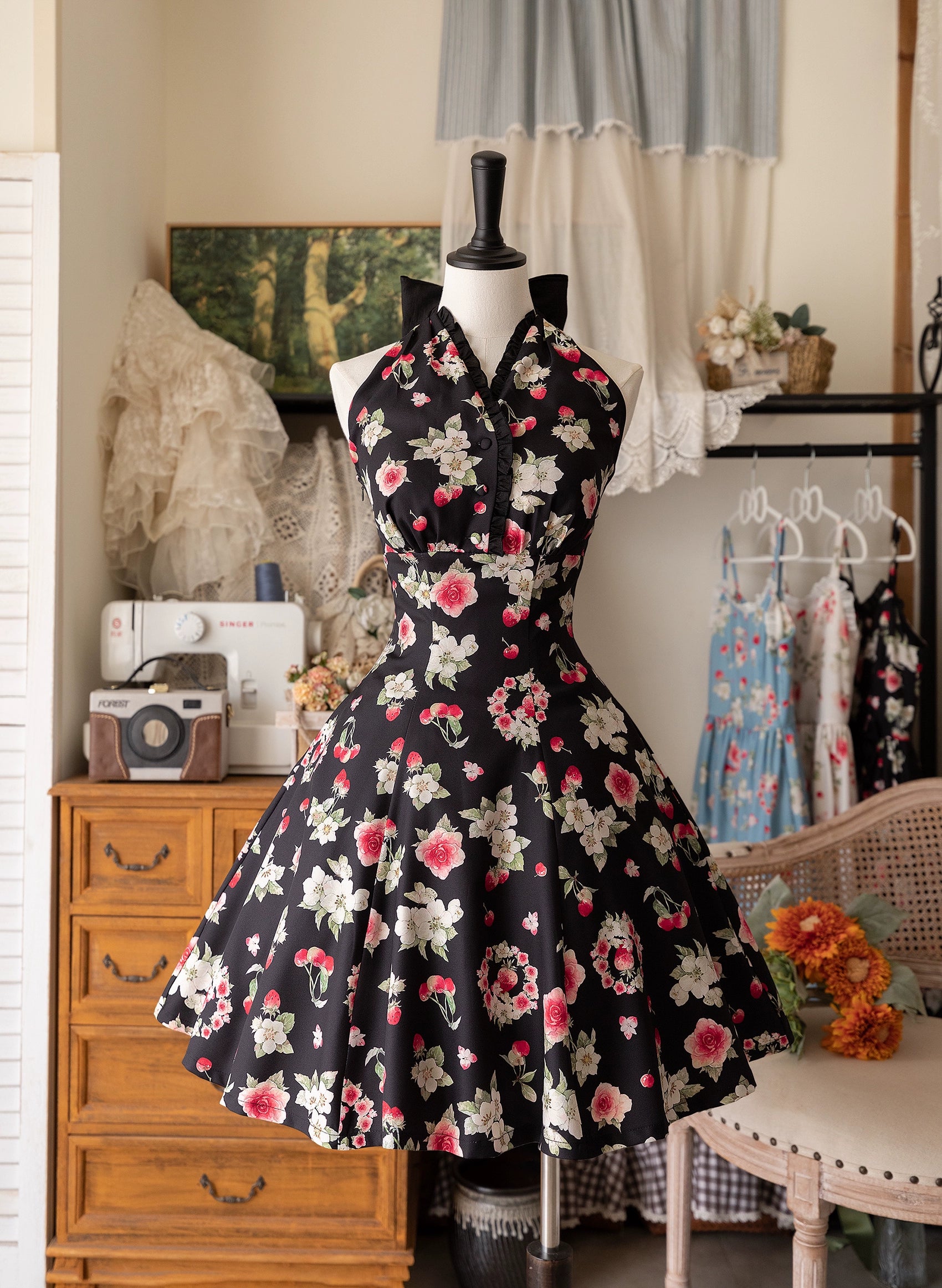 Forest Wardrobe - Summer Berry Picture Book - Elegant Classic Lolita Dress Halter Neckline Floral Print Dress S black