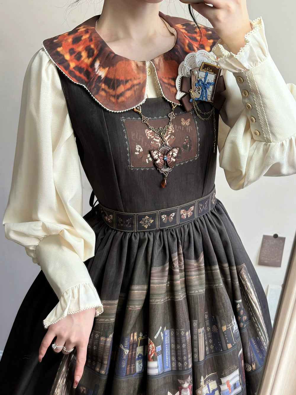 Miss Point - German Bookshelf - Classic Lolita Blouse, Butterfly-Shaped Collar 44025:791998