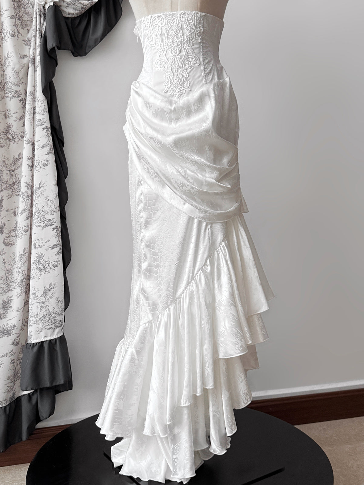 Muppet Mind Ben - Oracle - Gothic Lolita Mermaid Long Drape Skirt with Fishbone Corset White - S