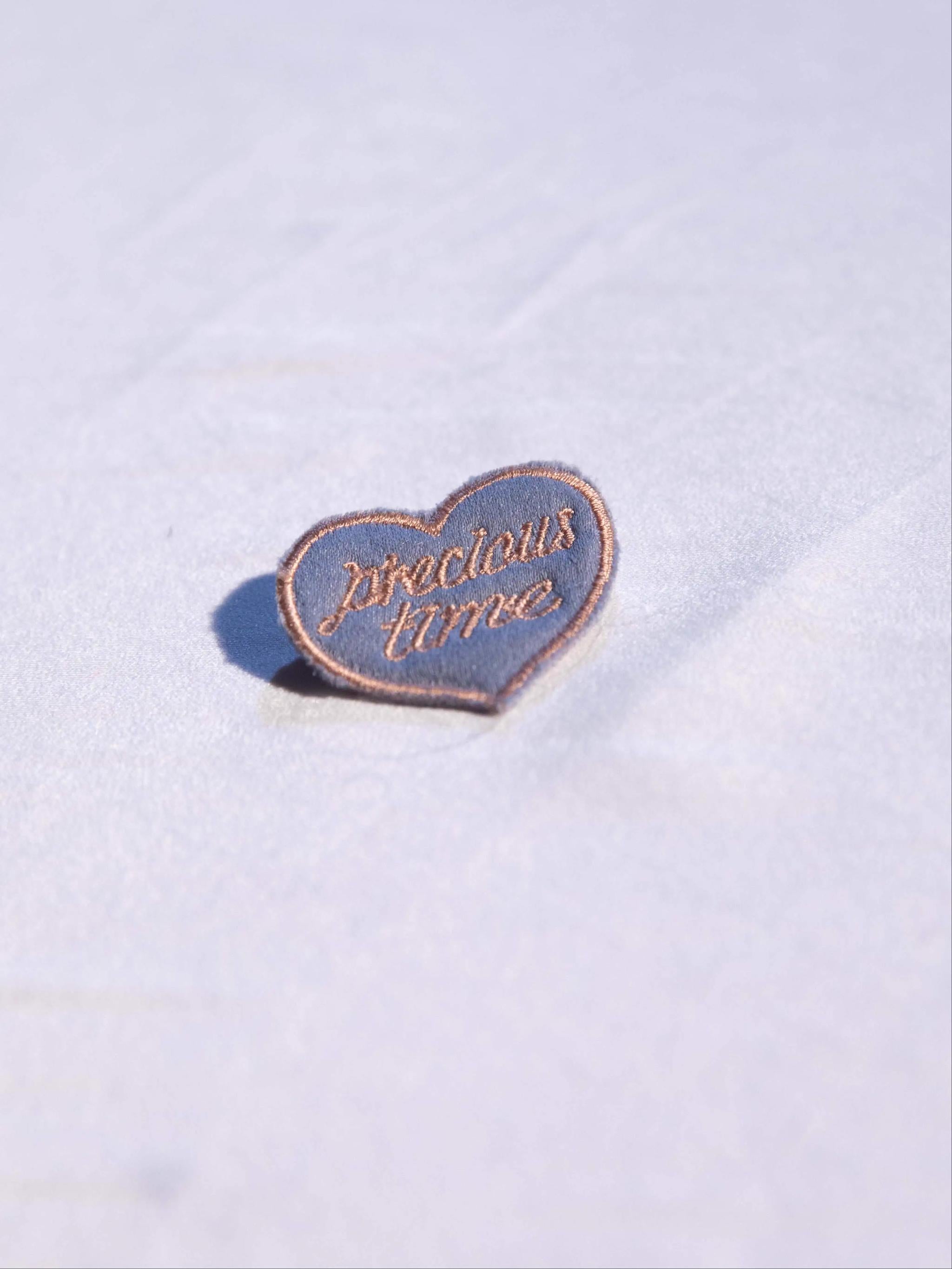 ZJstory - Gilded Years 4.0 - Classic Lolita Accessories Retro Lolita Headdress and Waistband dark blue heart-shaped pin only One Size