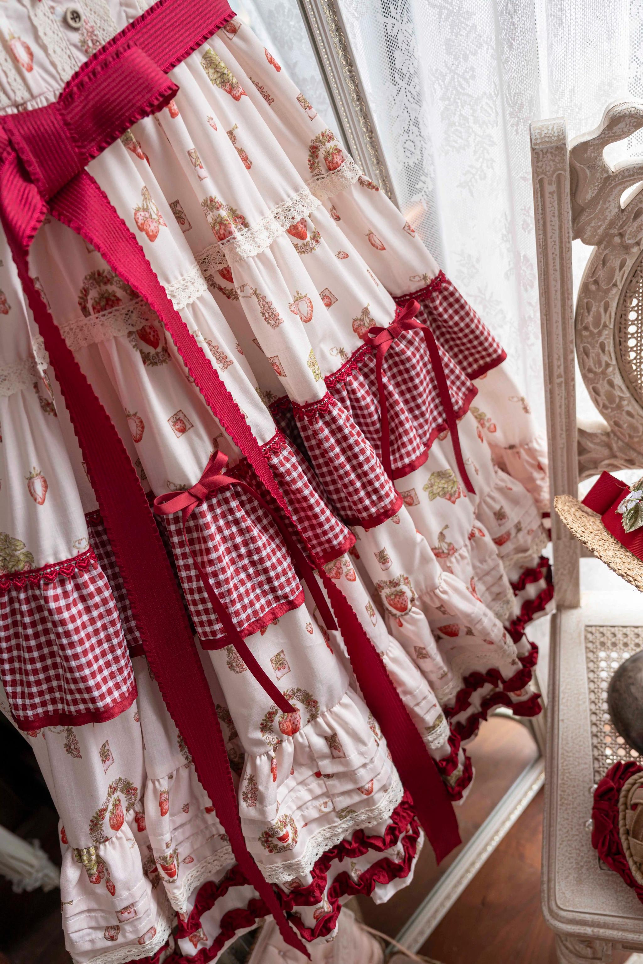 Skyfaring Strawberry - Printed Classic Lolita JSK Dress, Tired Hem