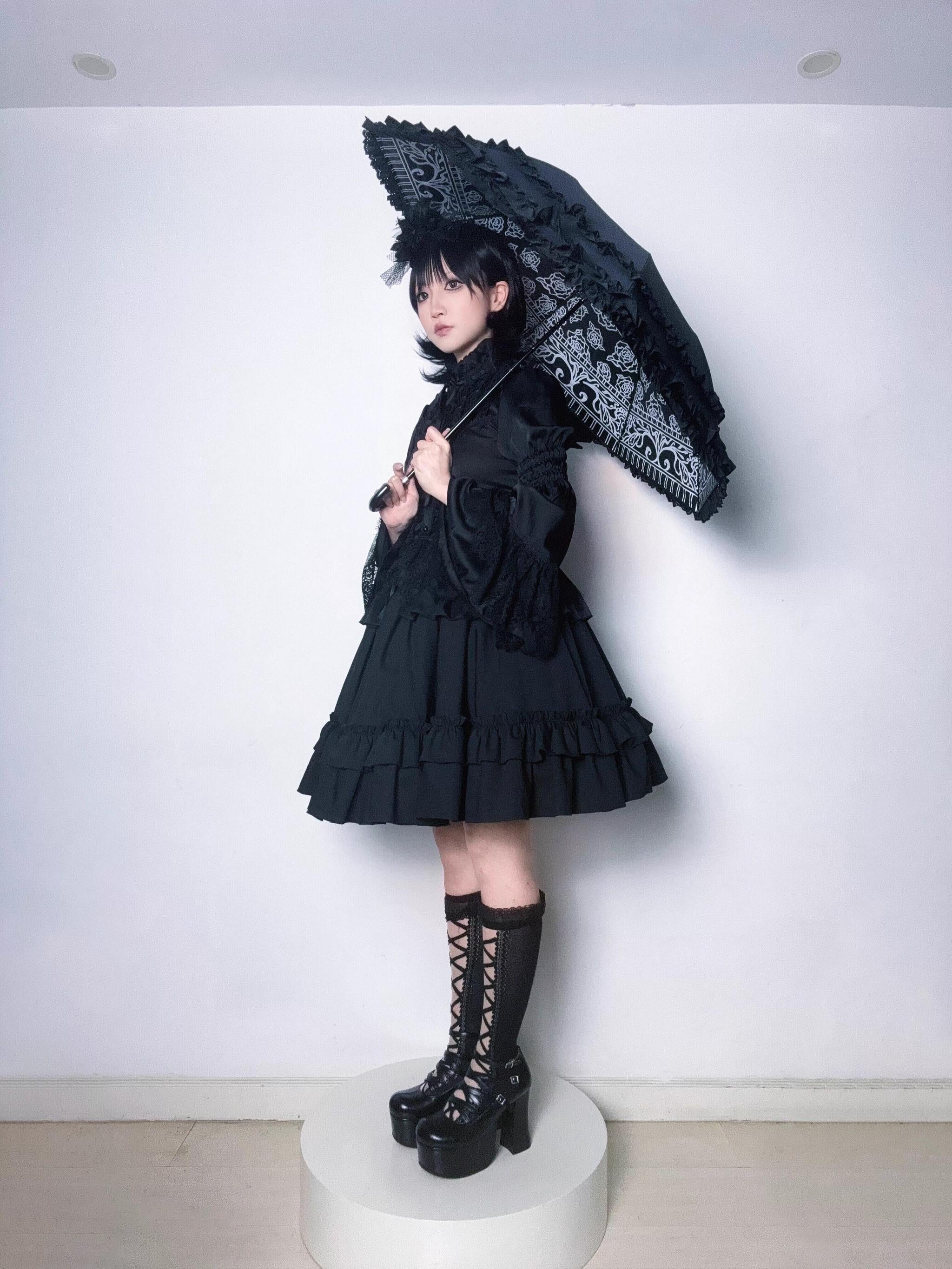 Classic Lolita Foldable Sunscreen Parasol with Ruffles Black Parasol (with blackout and rose printed lining)