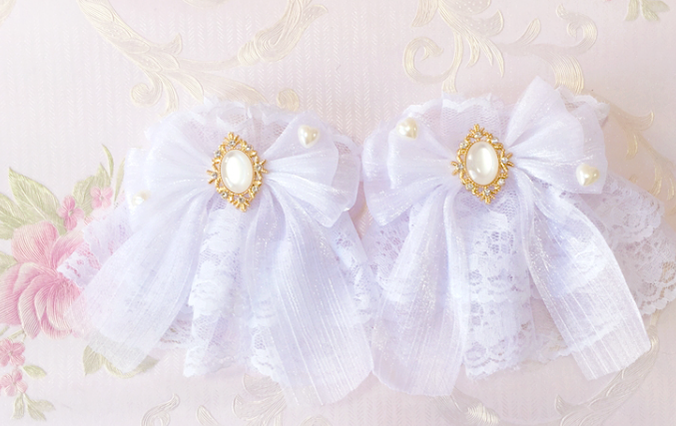 (Buyforme)Sakura Home~Sweet Lolita Handmade Lace Bows Cuffs a pair of white cuffs  