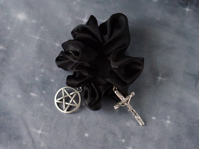 Strange Sugar - Gothic Lolita Black Hardware Skull Spider Hairband No.4 (large size)