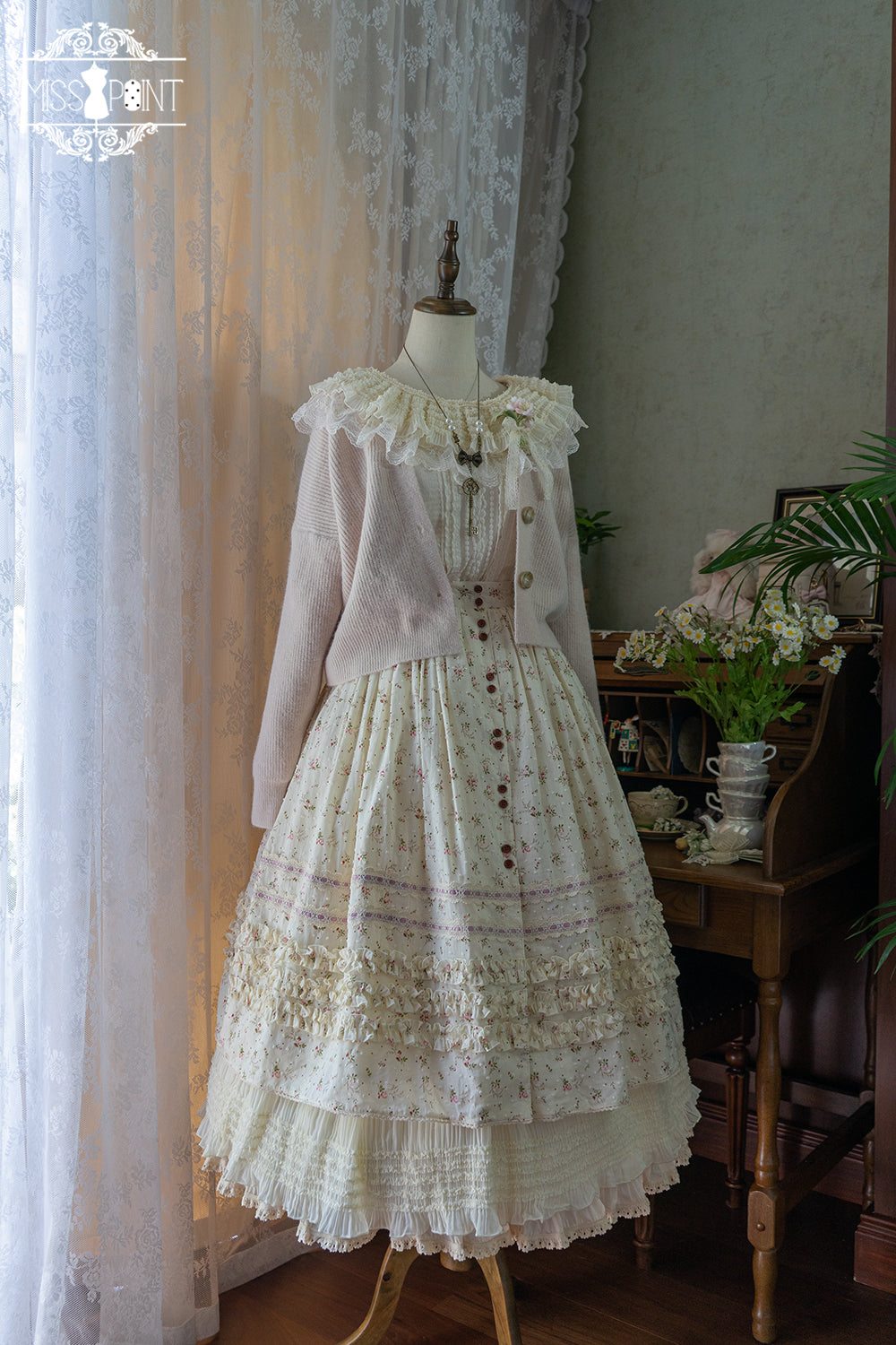Miss Point - Flowers with Alice - Vintage Lolita Winter Fall Knitted Sweater Coat One Size beige