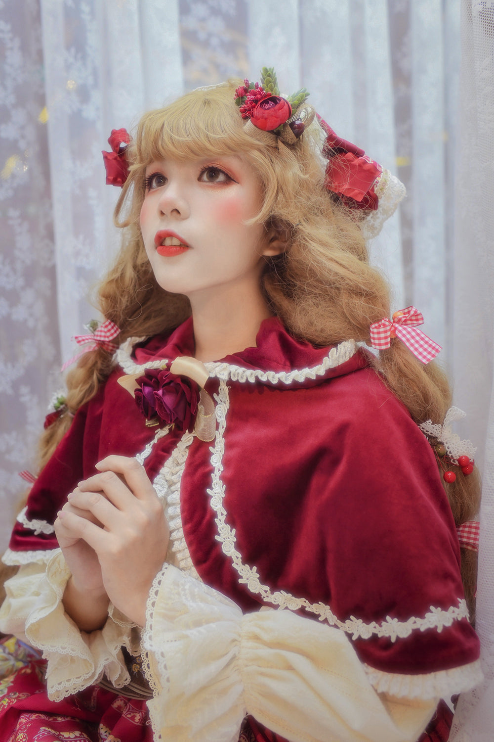 Miss Point - Praise of Abundance - Bavarian Style Lolita Velvet Hooded Cape One Size burgundy