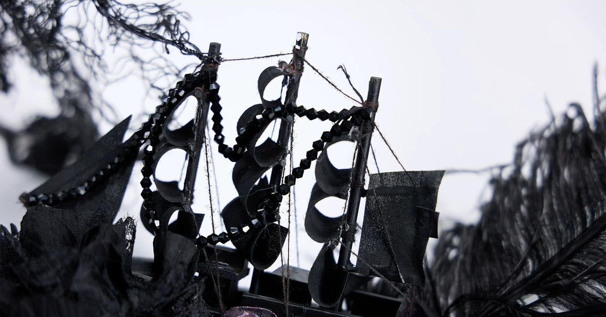 Undead's Gift - Halloween Gothic Lolita Sailboat Top Hat, Feather & Lace 46022:872805