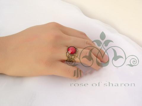 Rose of Sharon~Vintage Lolita Accessories Pearl Ring Ring Blood Red Cracked Gemstone  
