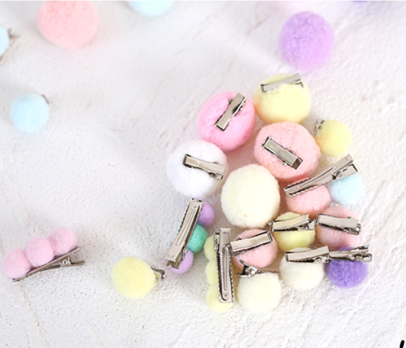 Xiaogui - Bared Sweet Lolita Accessory Pink and Blue Pompom Hair Clip