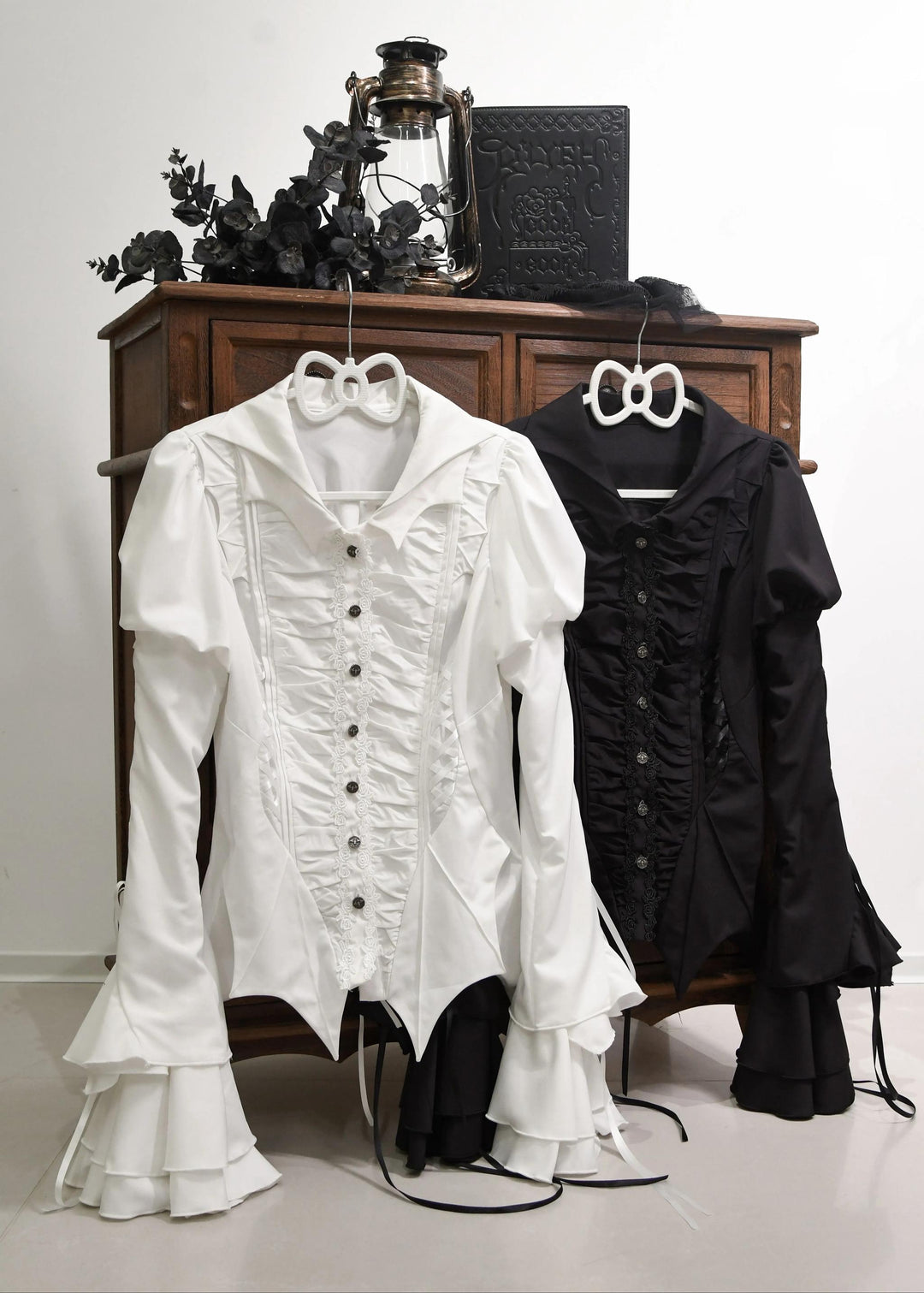 Flower Messenger~Endless Night~Gothic Lolita Shirt with Batwing Collar and Puffy Sleeves