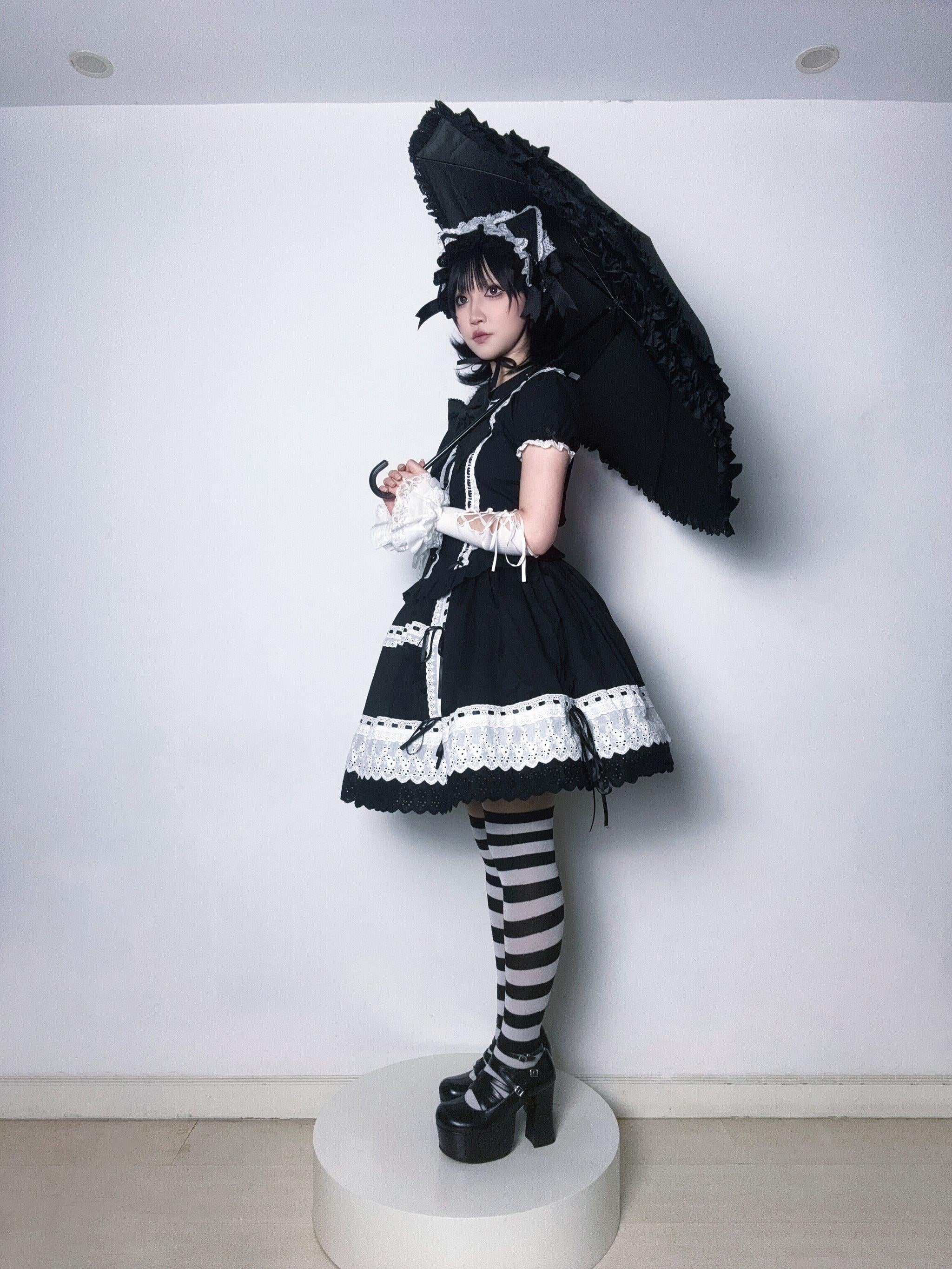 Classic Lolita Foldable Sunscreen Parasol with Ruffles Black Parasol (with blackout lining)
