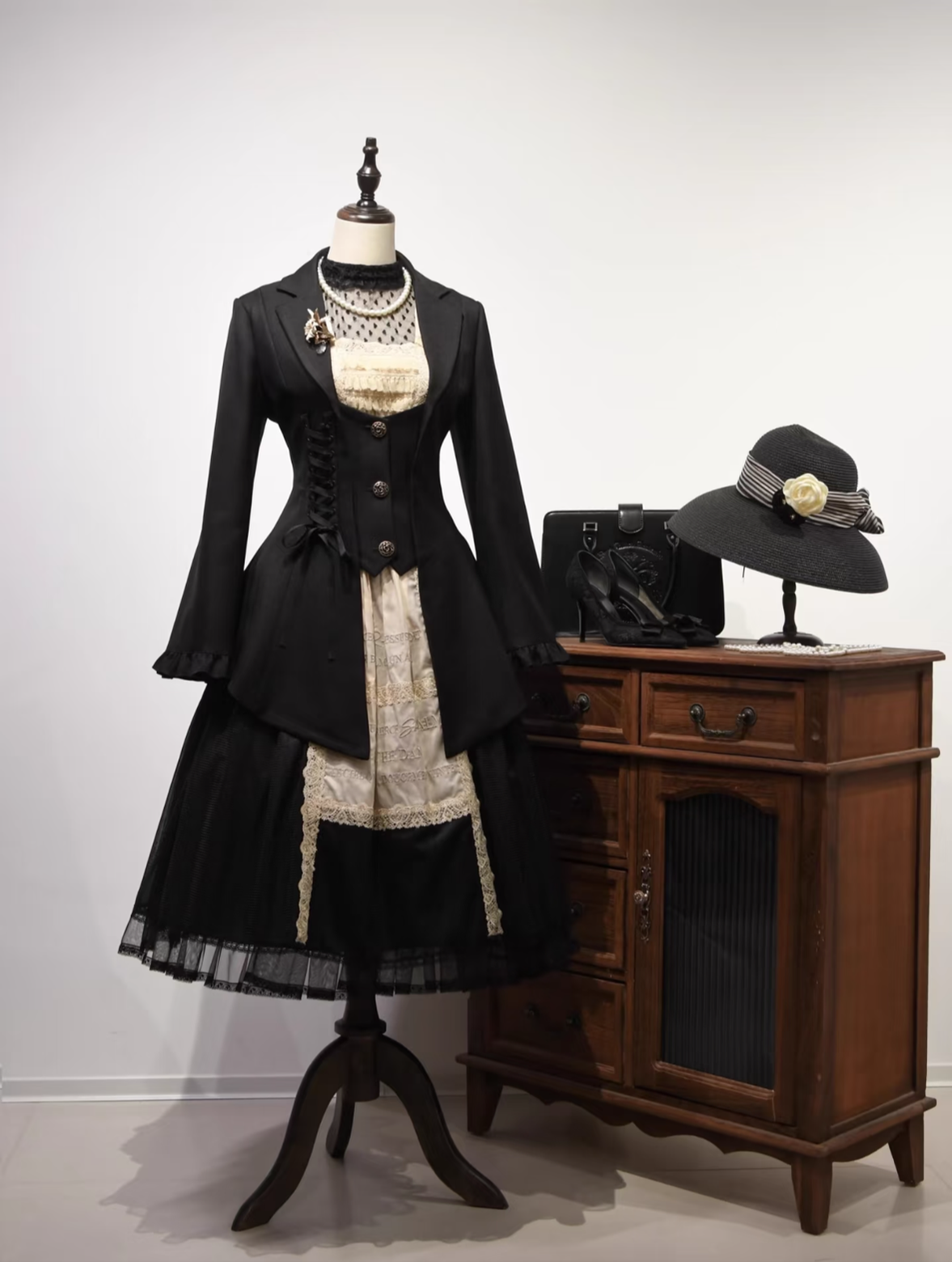 Pemberley Manor - Classic Lolita Slim Fit Coat, Notched Lapel Collar (Black / 2XL L M S XL XS) 45971:869972