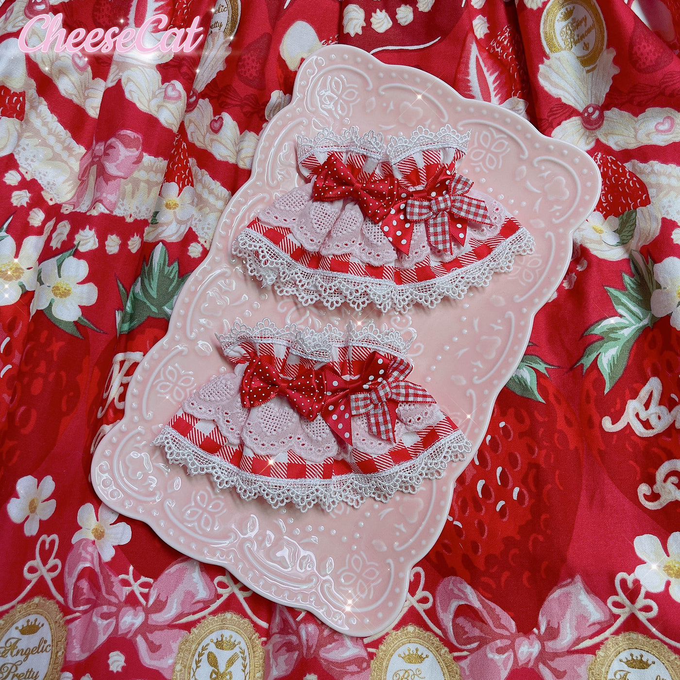 (Buyforme)CheeseCat~Sweet and Playful Strawberry Gingham Lace Cuffs red plaid cuffs (1 pair)  
