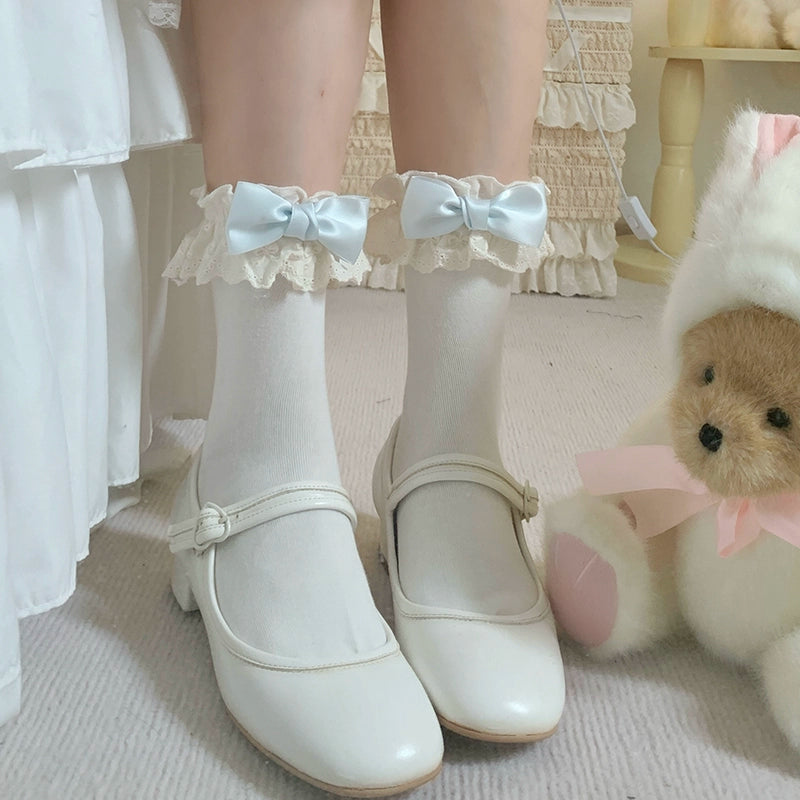 Roji Roji - Cotton Lolita Socks Lace Bow White Socks front bow a pair of white socks with blue bows