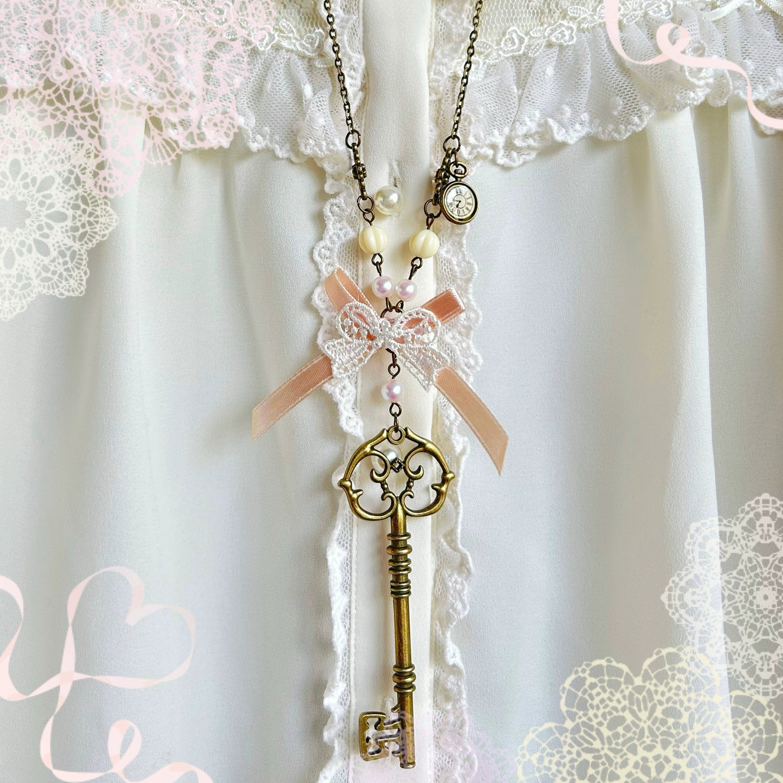 Halloween Alice - Vintage Lolita Key-Shaped Necklace Chain Pink bow key necklace