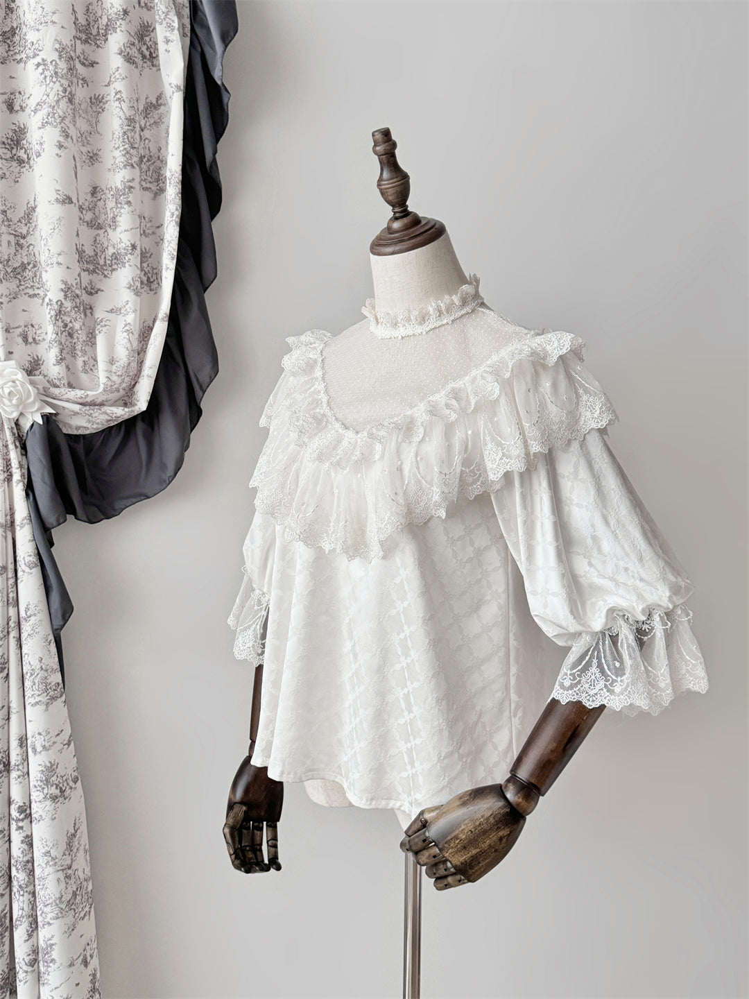 Muppet Mind Ben~Dream Awaken~Elegant Lolita Shirt with Tulle V-line Neckline White shirt - with tulle S