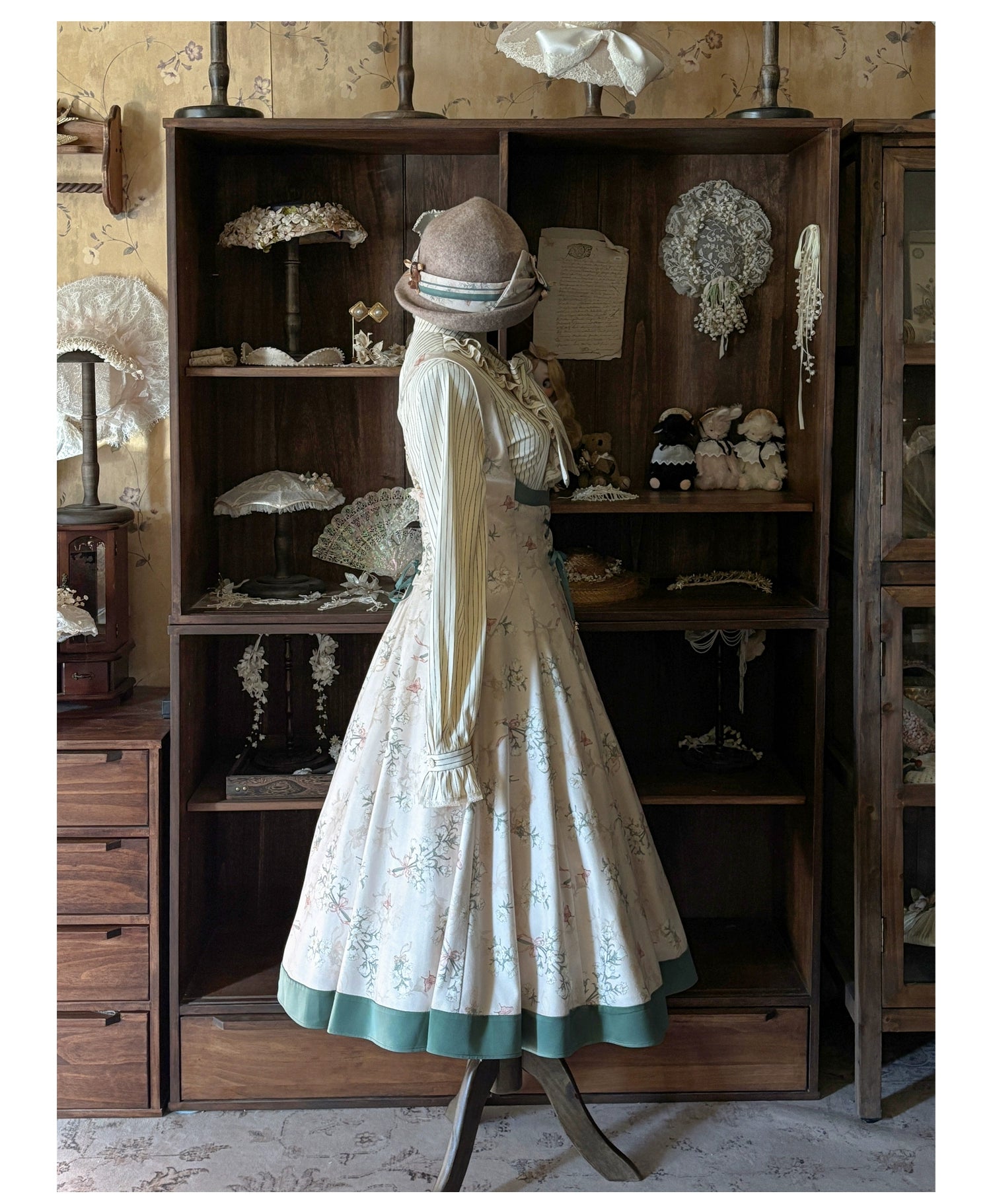 Button Bear - Winter Lily Bell - Classic Lolita Bust-Supporting JSK, Long Waisted Coat 44351:804143