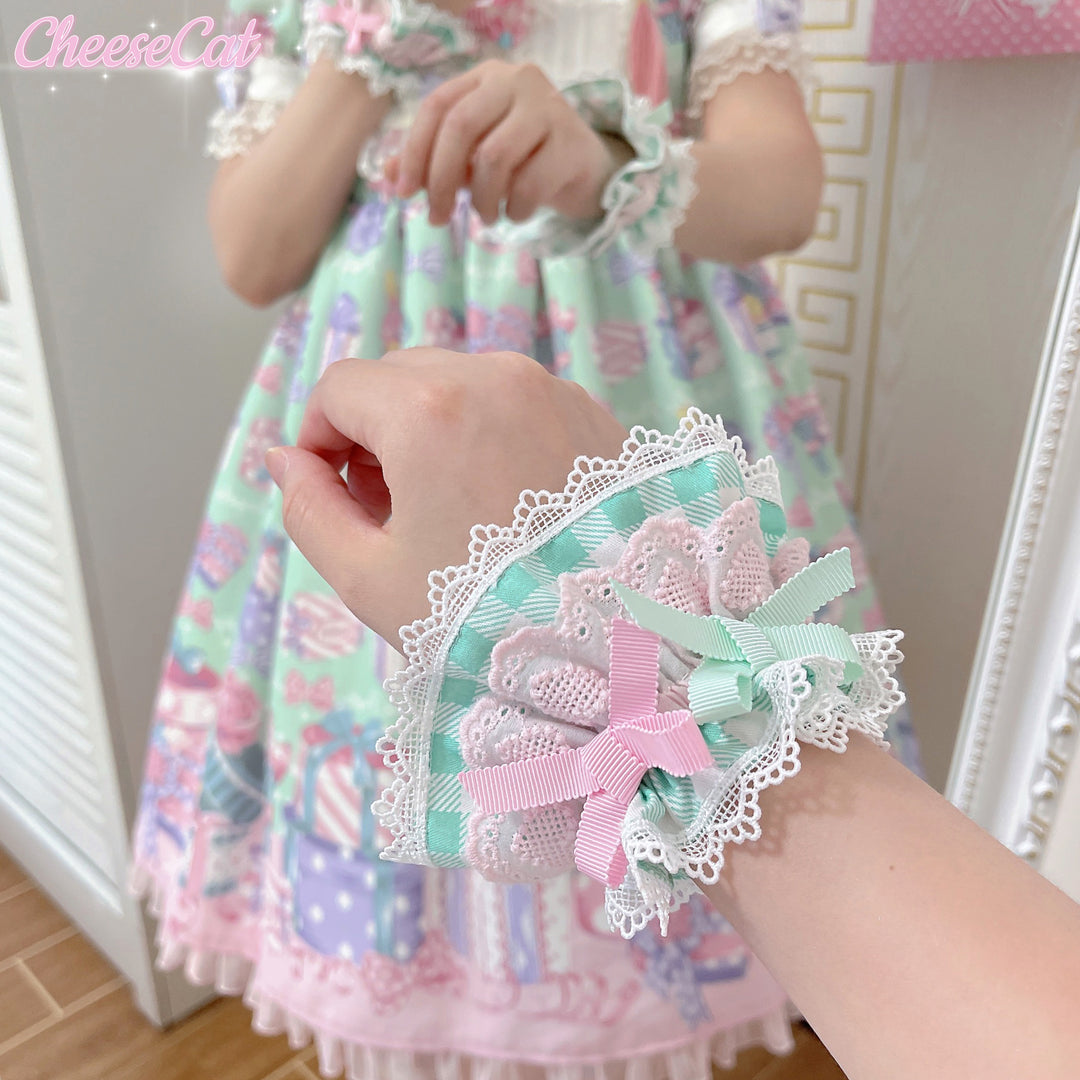 (Buyforme)Cheese Cat~Sweet and Playful Strawberry Gingham Lace Cuffs   