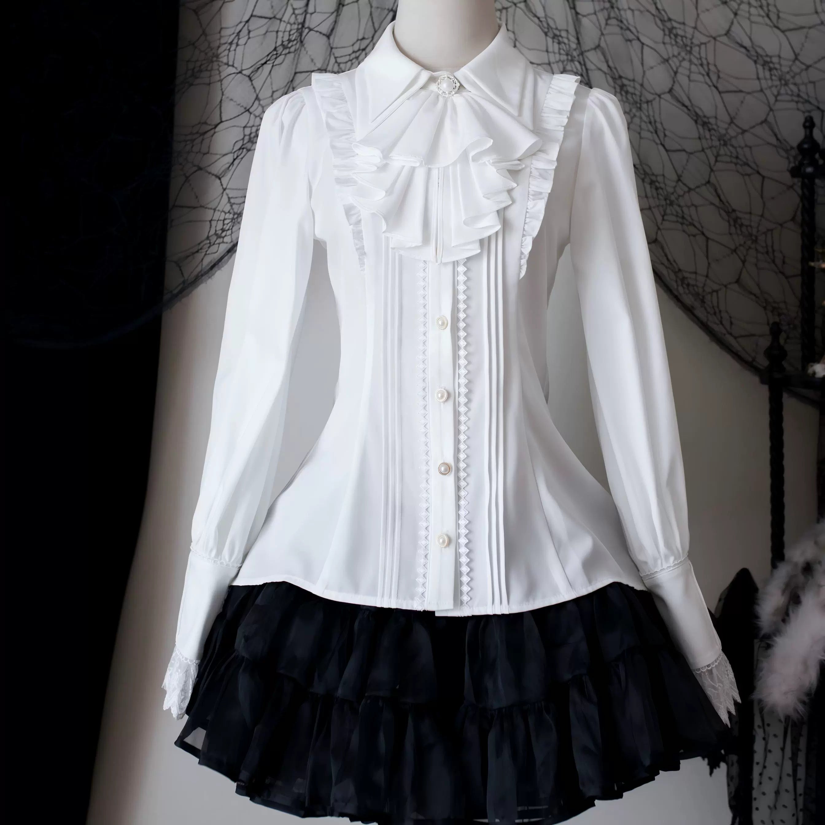 Alice in Wonderland - Love Moon Serenade - Classic Lolita Shirt Preppy Style Blouse White Shirt with jabot) S